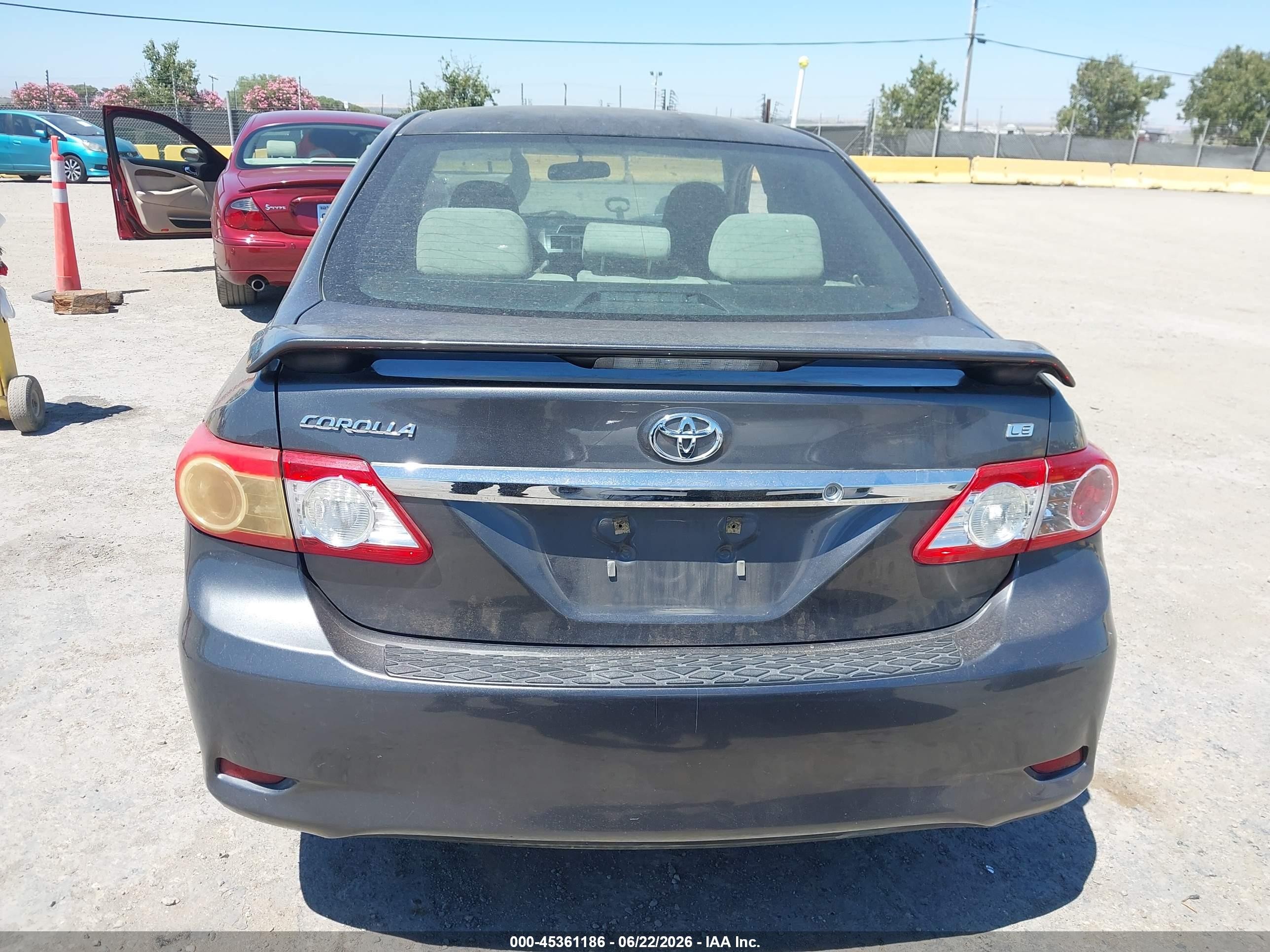 2013 Toyota Corolla Le Gray vin: 2T1BU4EE6DC011427