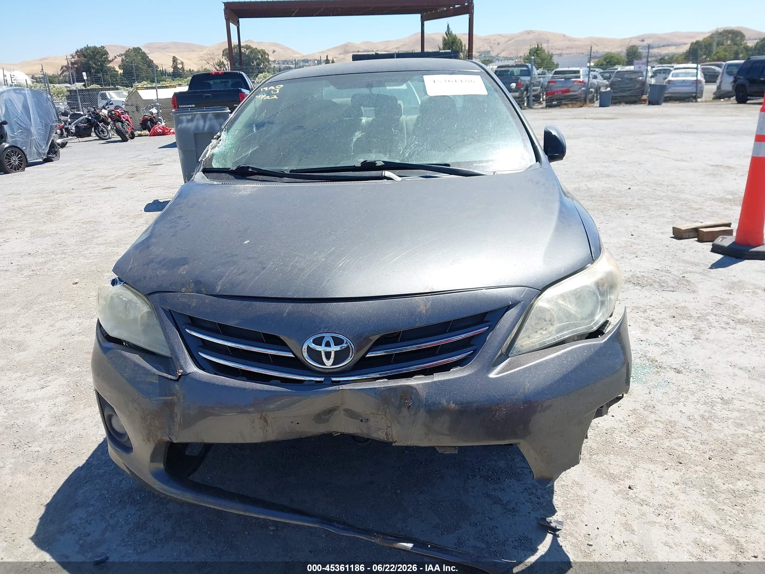 2013 Toyota Corolla Le Gray vin: 2T1BU4EE6DC011427