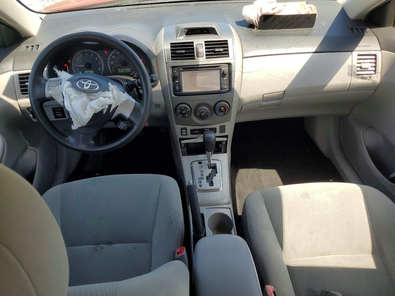 2013 Toyota Corolla Le Red vin: 2T1BU4EE6DC014831
