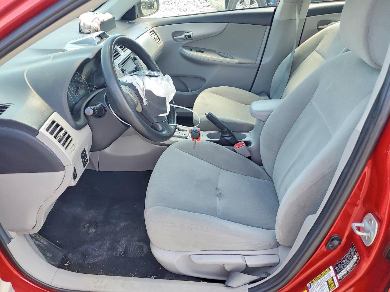 2013 Toyota Corolla Le Red vin: 2T1BU4EE6DC014831