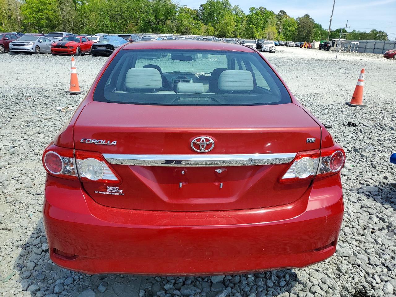 2013 Toyota Corolla Le Red vin: 2T1BU4EE6DC014831