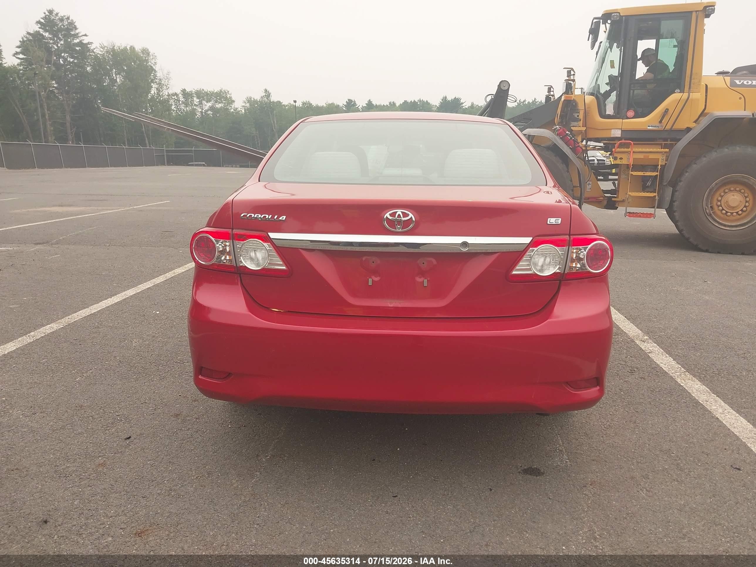 2013 Toyota Corolla Le Red vin: 2T1BU4EE6DC031998