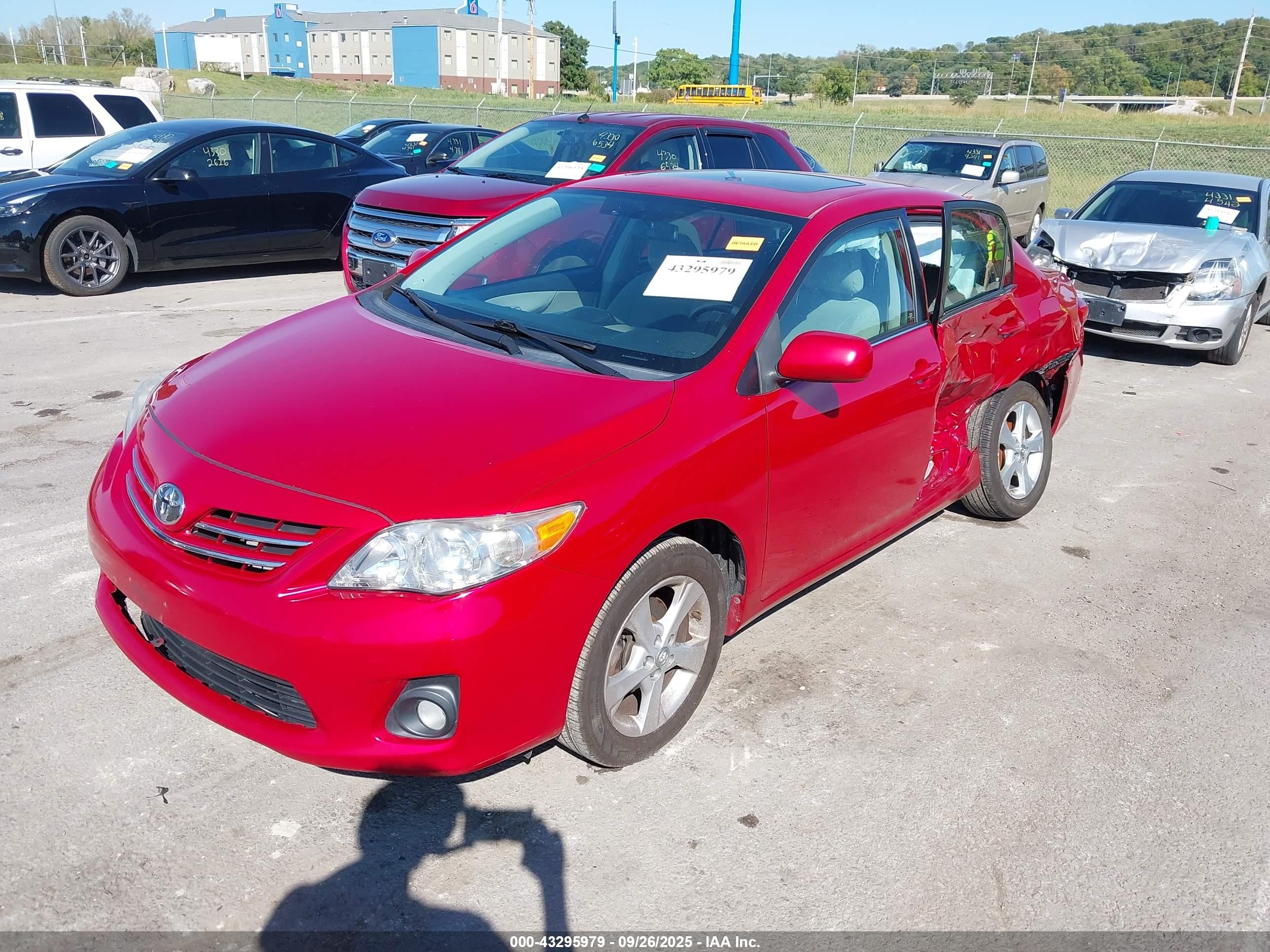 2013 Toyota Corolla Le Red vin: 2T1BU4EE6DC085138