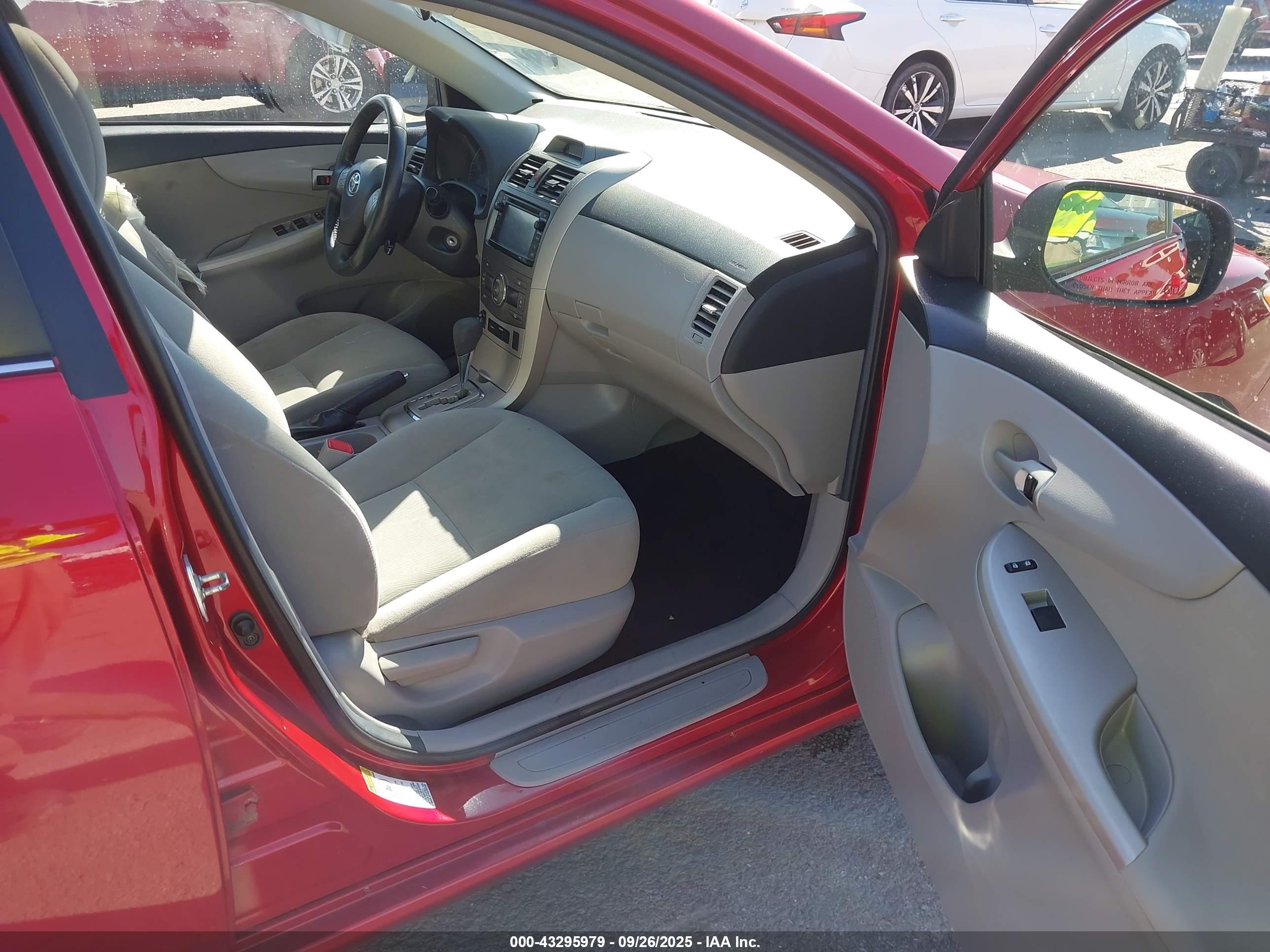 2013 Toyota Corolla Le Red vin: 2T1BU4EE6DC085138