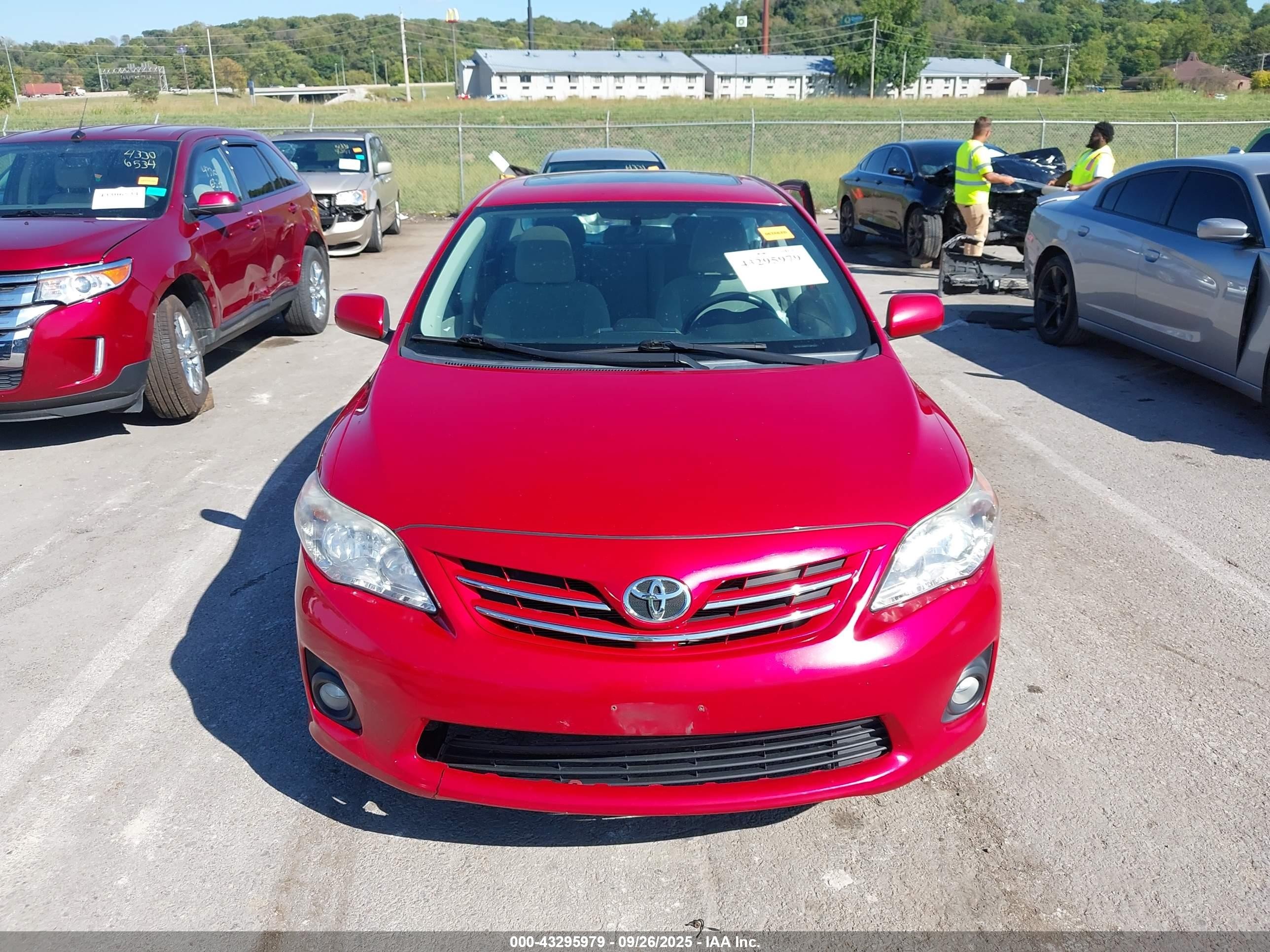 2013 Toyota Corolla Le Red vin: 2T1BU4EE6DC085138