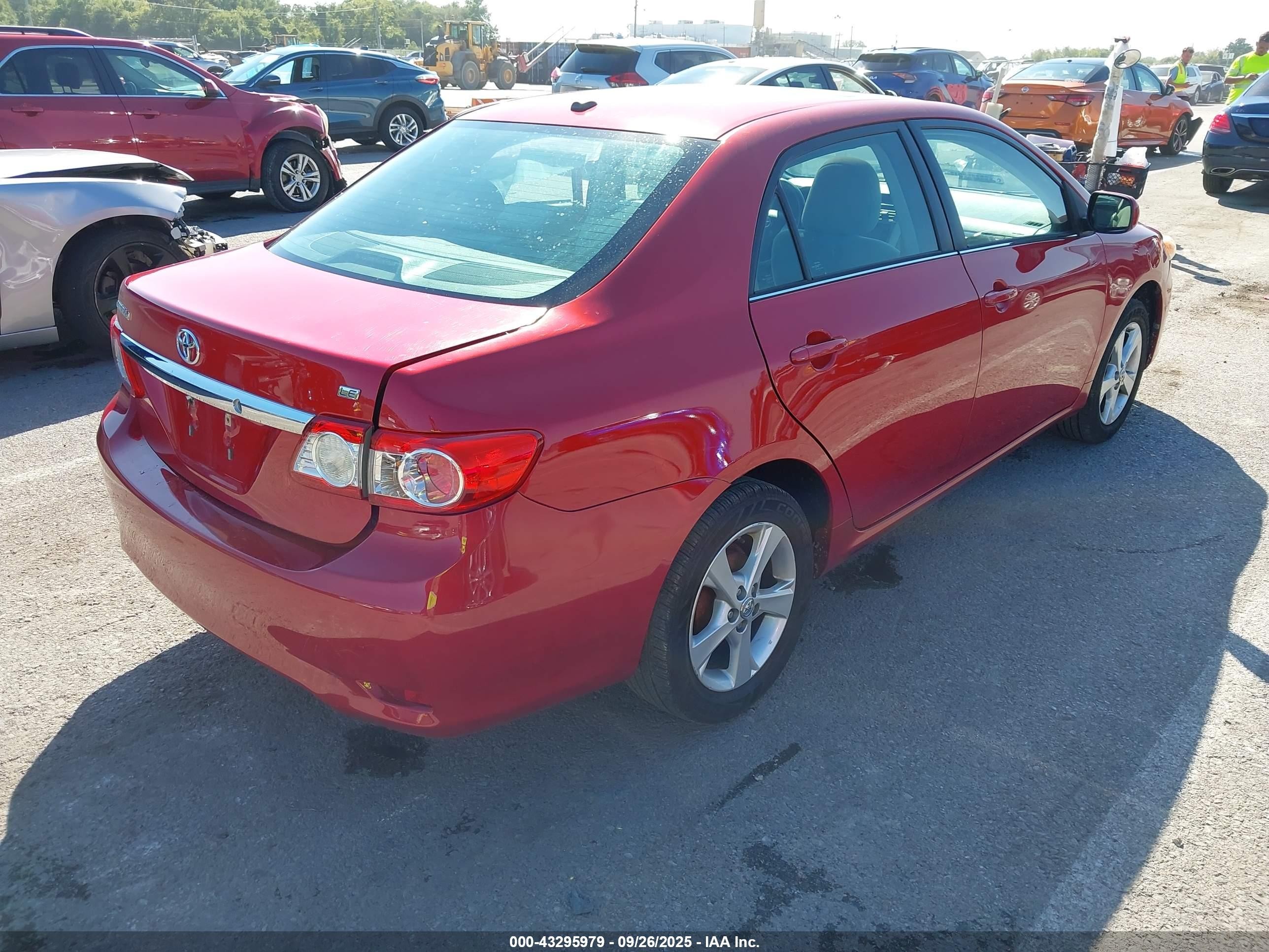 2013 Toyota Corolla Le Red vin: 2T1BU4EE6DC085138