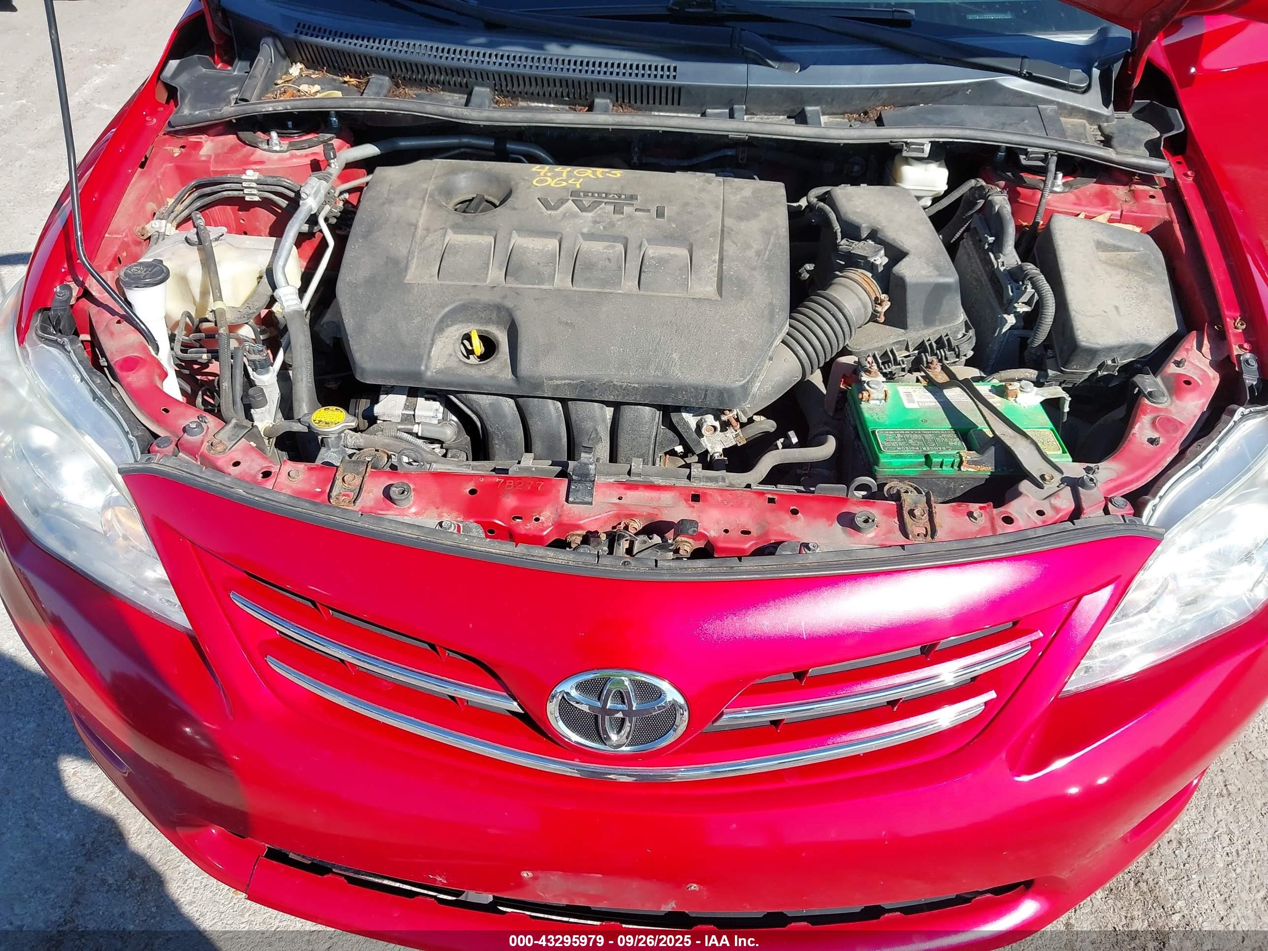 2013 Toyota Corolla Le Red vin: 2T1BU4EE6DC085138