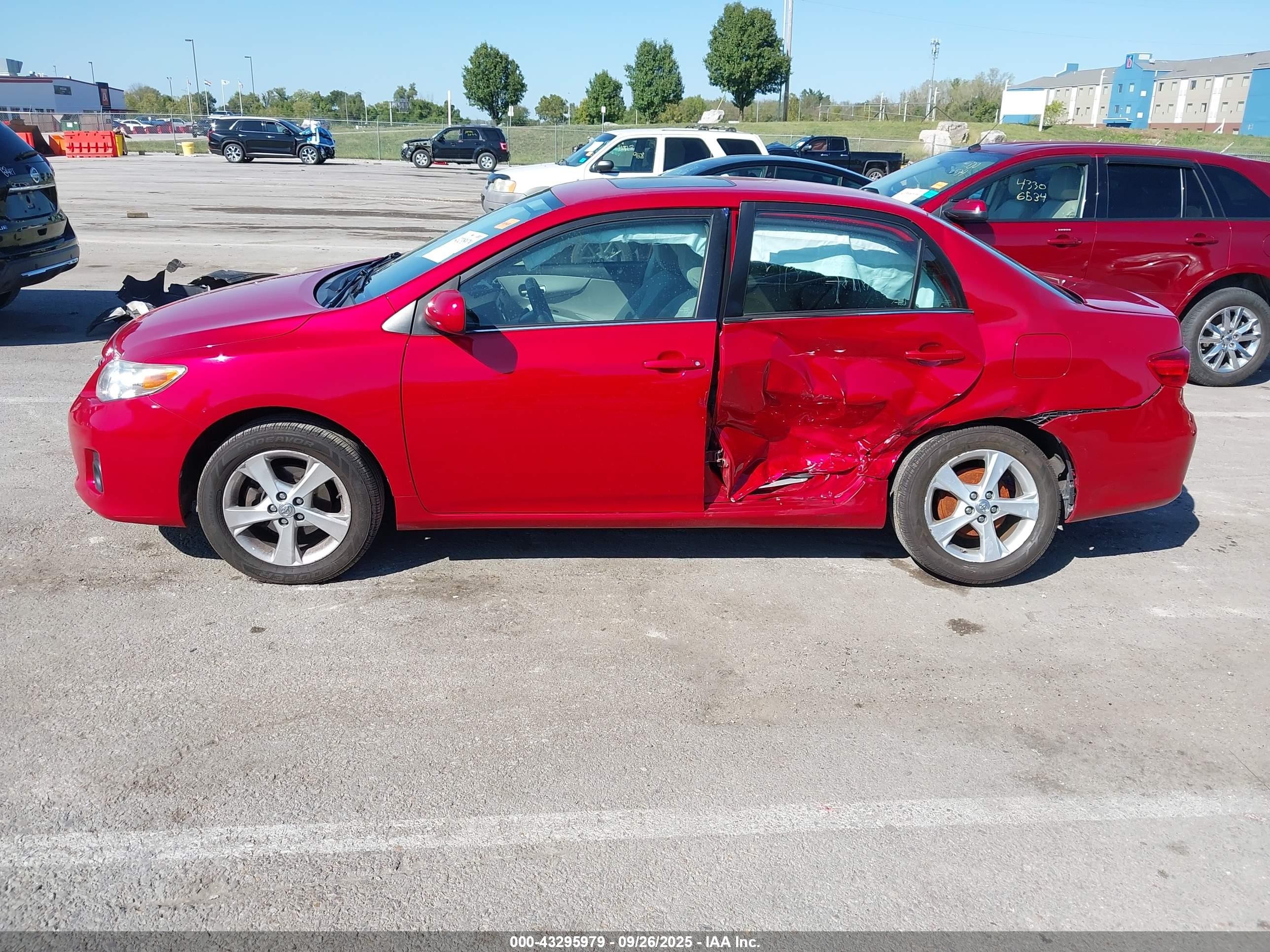 2013 Toyota Corolla Le Red vin: 2T1BU4EE6DC085138