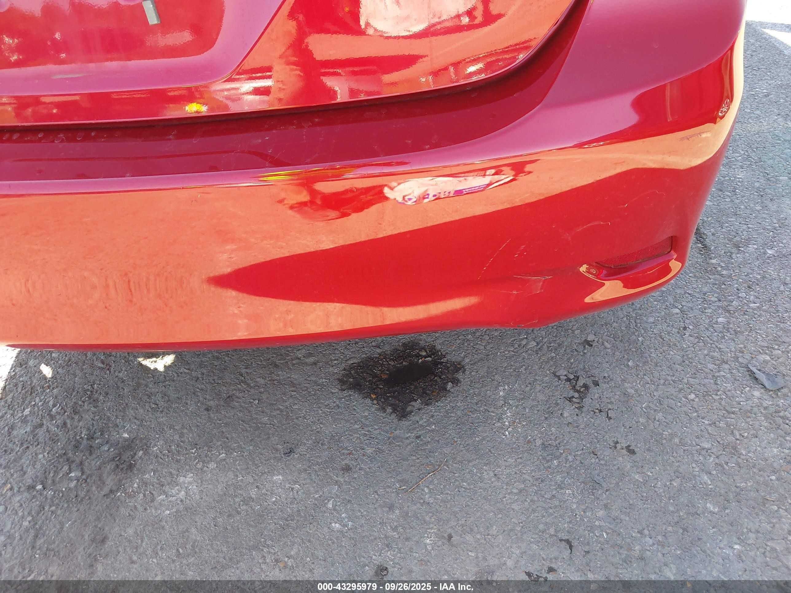 2013 Toyota Corolla Le Red vin: 2T1BU4EE6DC085138