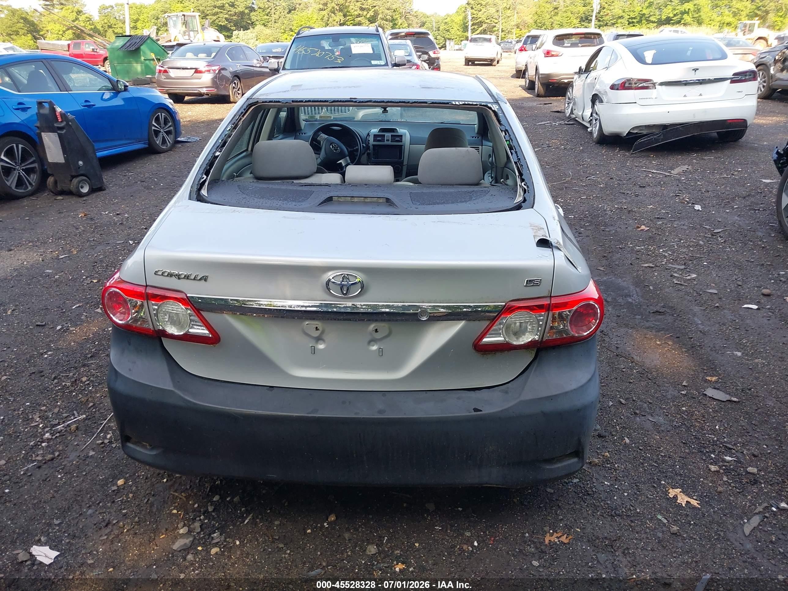 2013 Toyota Corolla Le Silver vin: 2T1BU4EE6DC919781