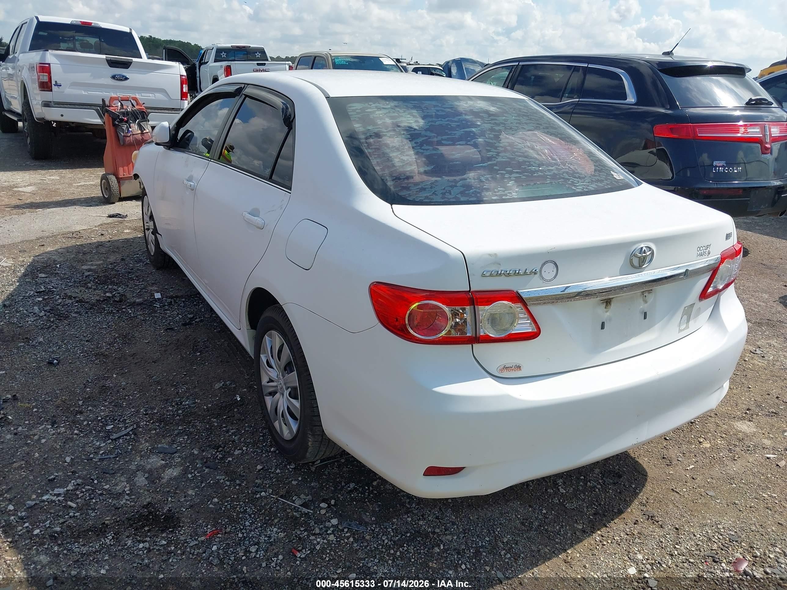 2013 Toyota Corolla Le White vin: 2T1BU4EE6DC937410