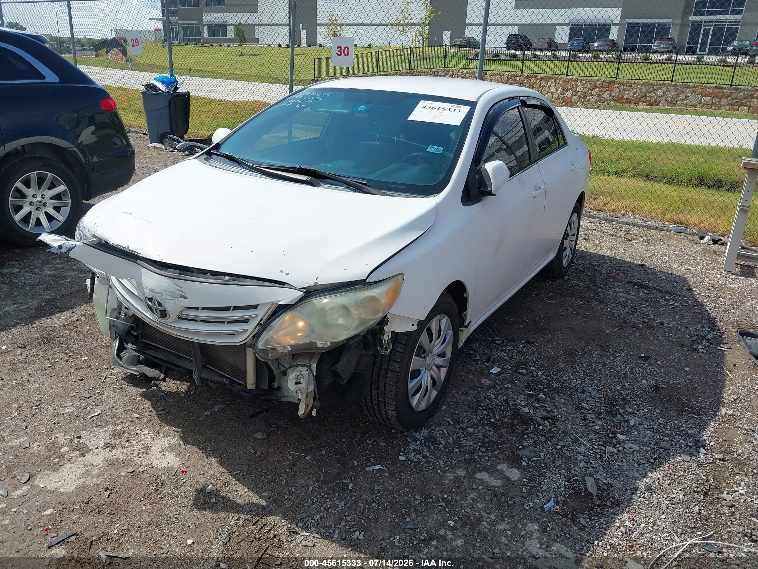 2013 Toyota Corolla Le White vin: 2T1BU4EE6DC937410