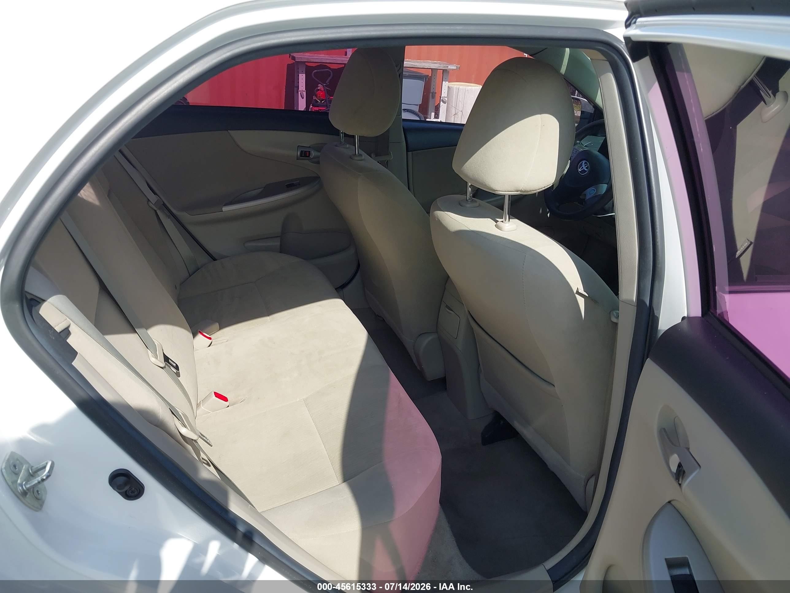 2013 Toyota Corolla Le White vin: 2T1BU4EE6DC937410