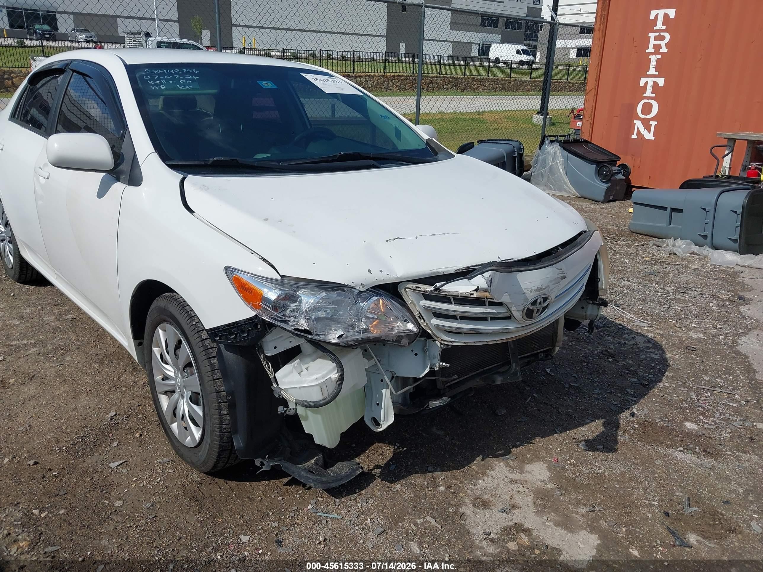2013 Toyota Corolla Le White vin: 2T1BU4EE6DC937410