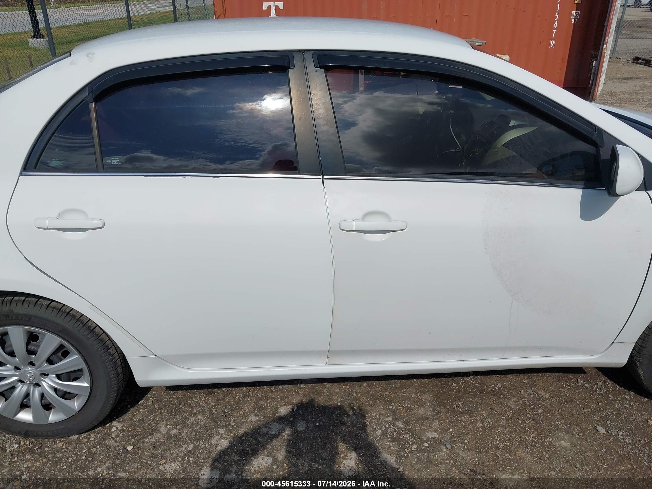 2013 Toyota Corolla Le White vin: 2T1BU4EE6DC937410