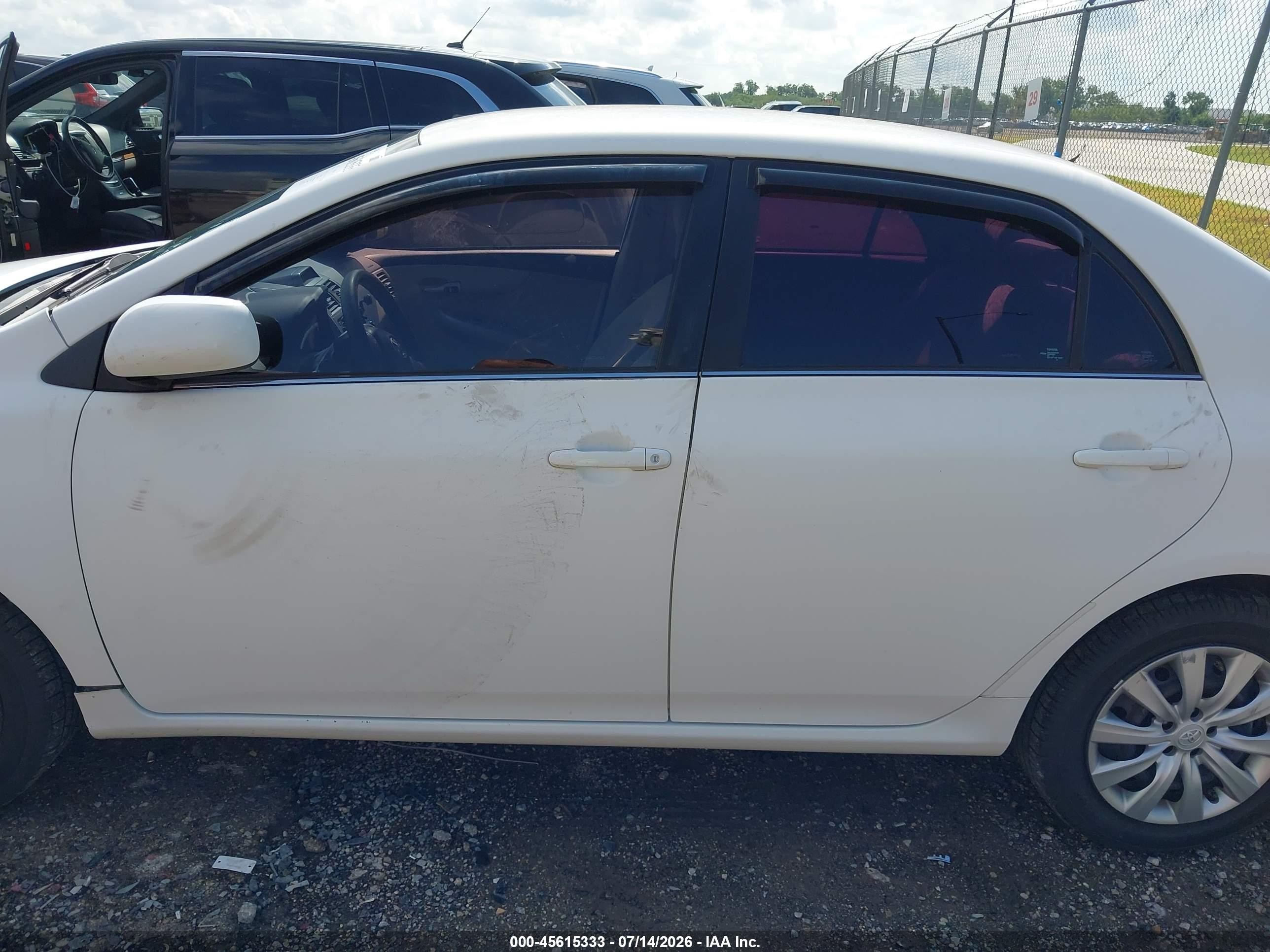 2013 Toyota Corolla Le White vin: 2T1BU4EE6DC937410