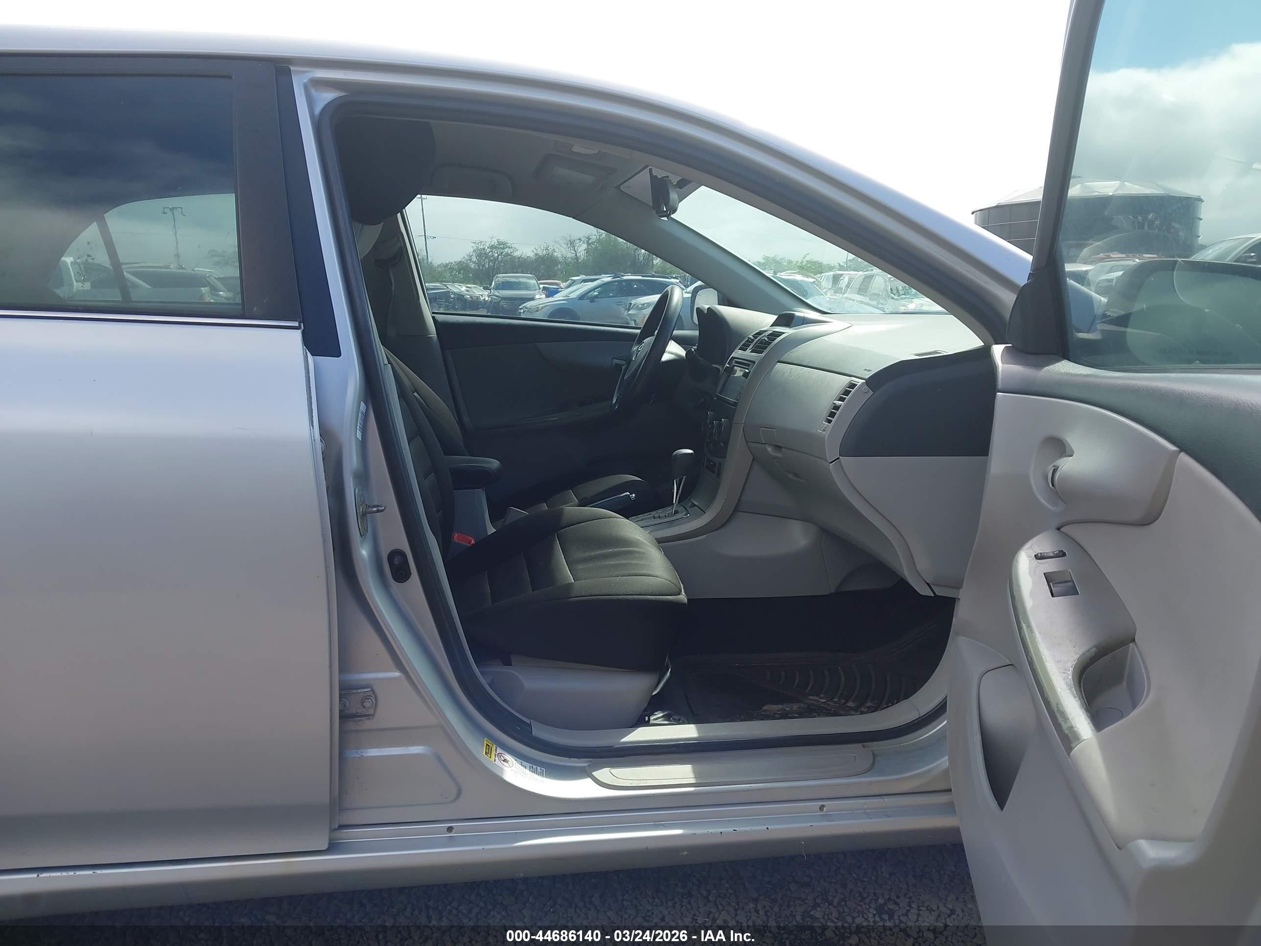2013 Toyota Corolla Le/le Special Edition Silver vin: 2T1BU4EE6DC962193