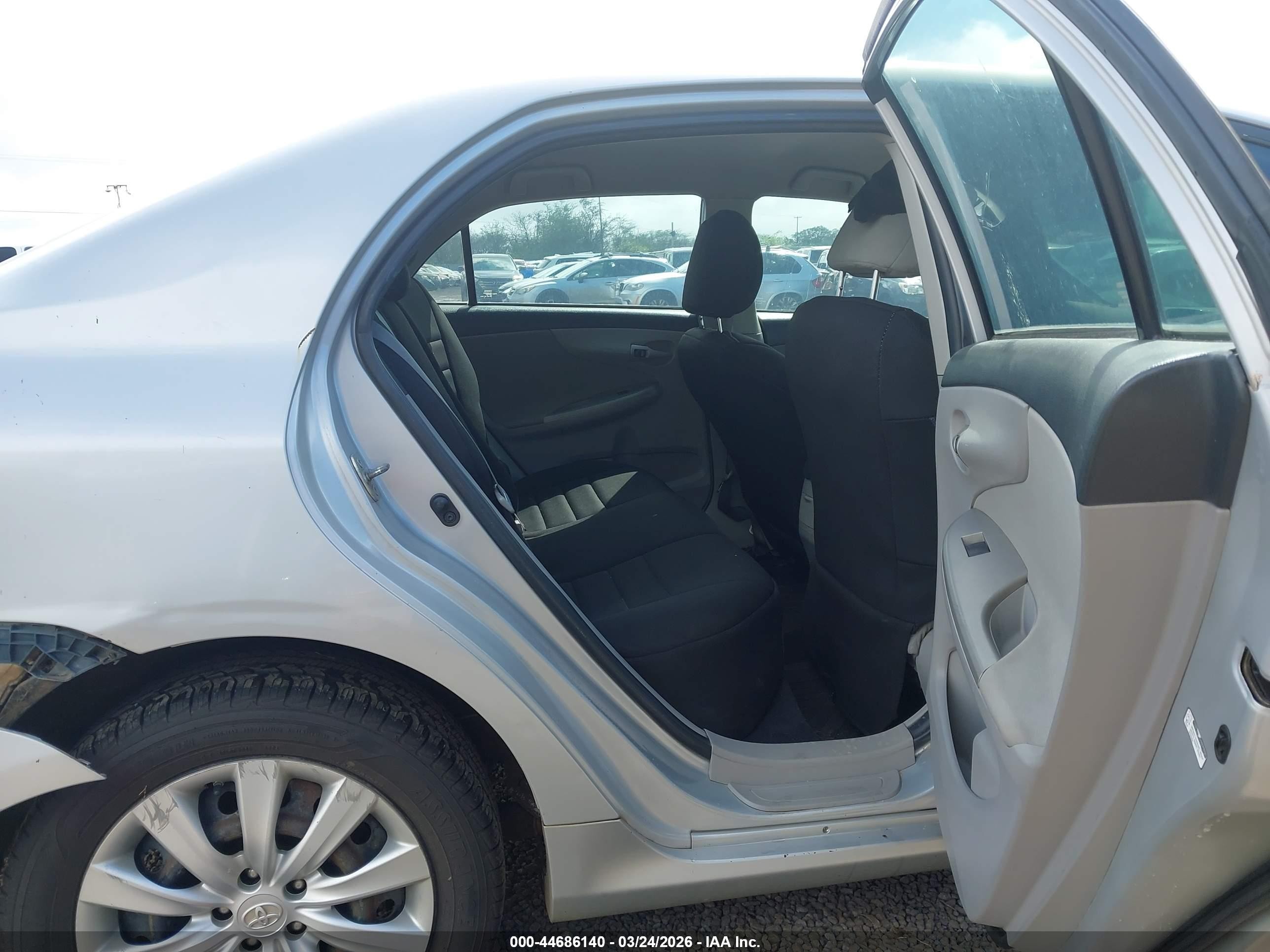 2013 Toyota Corolla Le/le Special Edition Silver vin: 2T1BU4EE6DC962193