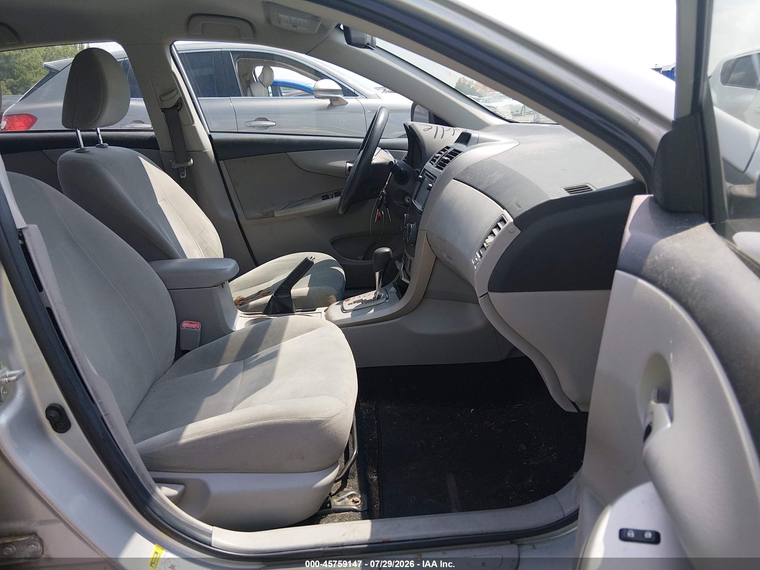 2013 Toyota Corolla Le Silver vin: 2T1BU4EE6DC968320