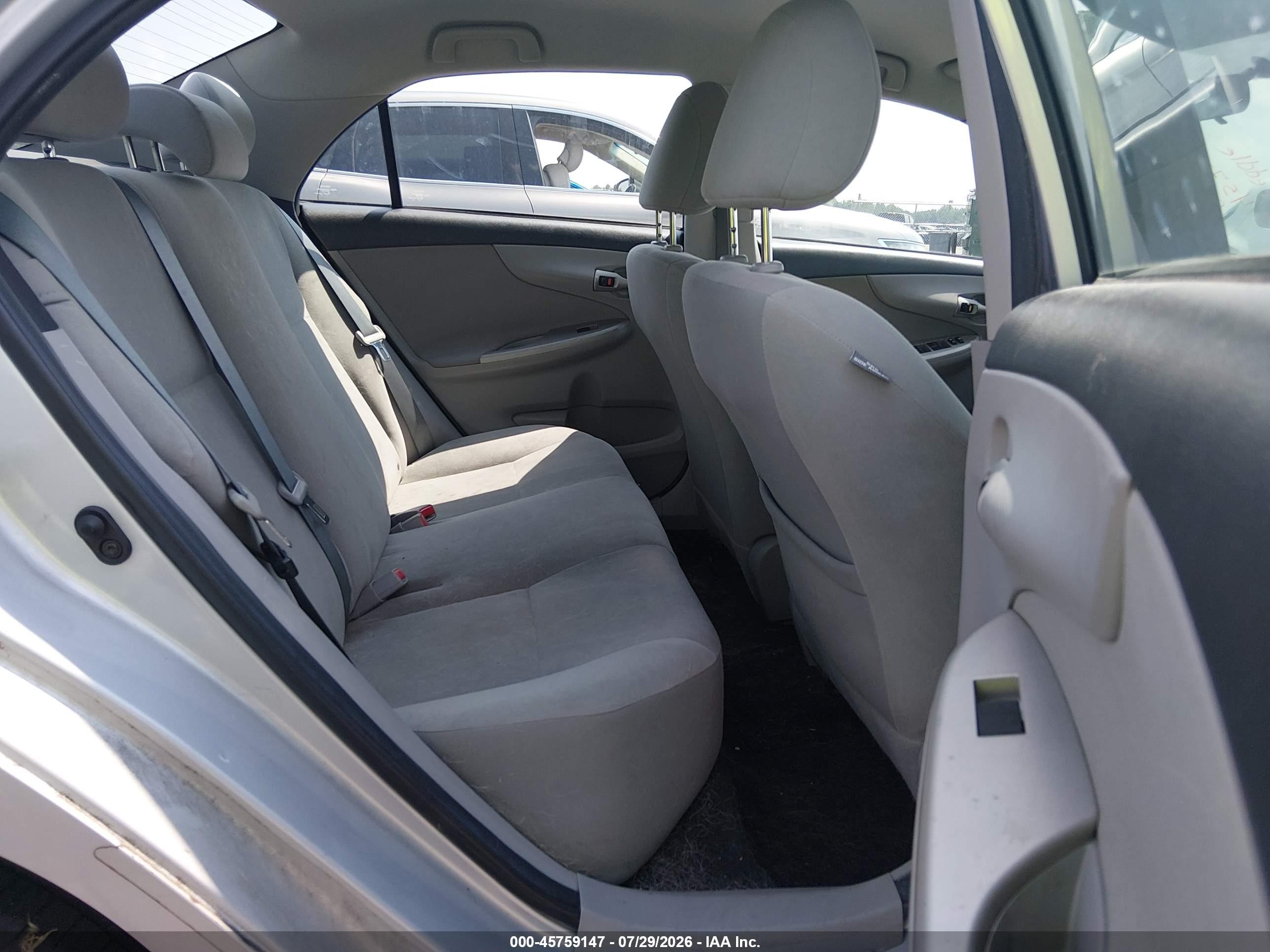2013 Toyota Corolla Le Silver vin: 2T1BU4EE6DC968320