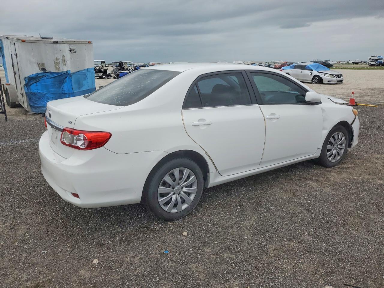 2013 Toyota Corolla Le White vin: 2T1BU4EE6DC977261