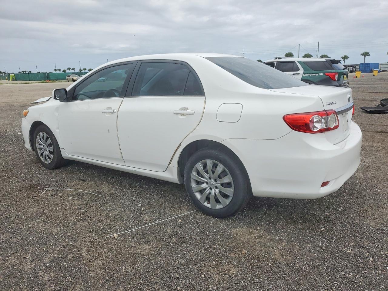 2013 Toyota Corolla Le White vin: 2T1BU4EE6DC977261