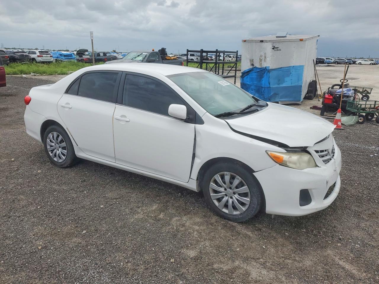 2013 Toyota Corolla Le White vin: 2T1BU4EE6DC977261