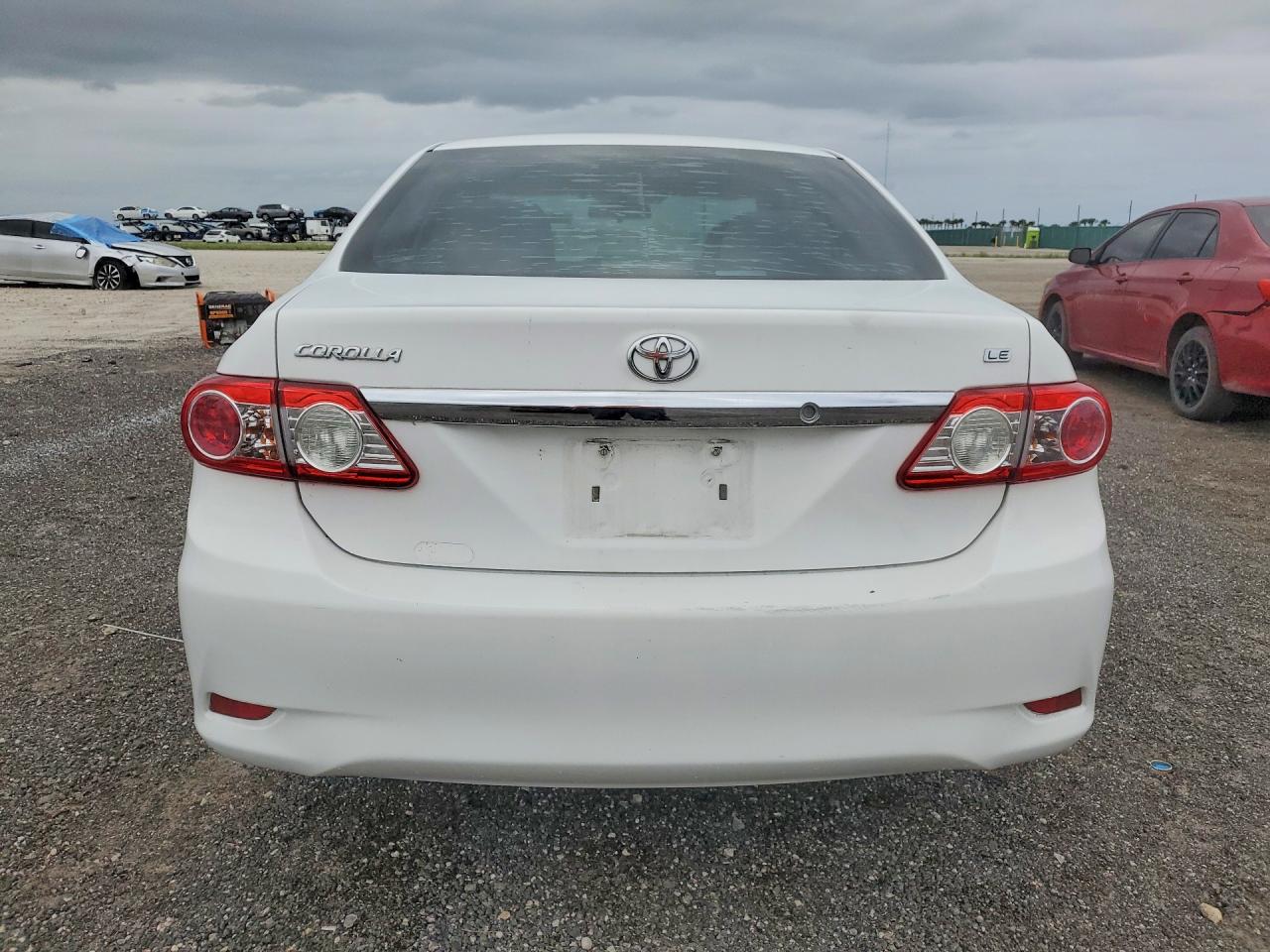 2013 Toyota Corolla Le White vin: 2T1BU4EE6DC977261