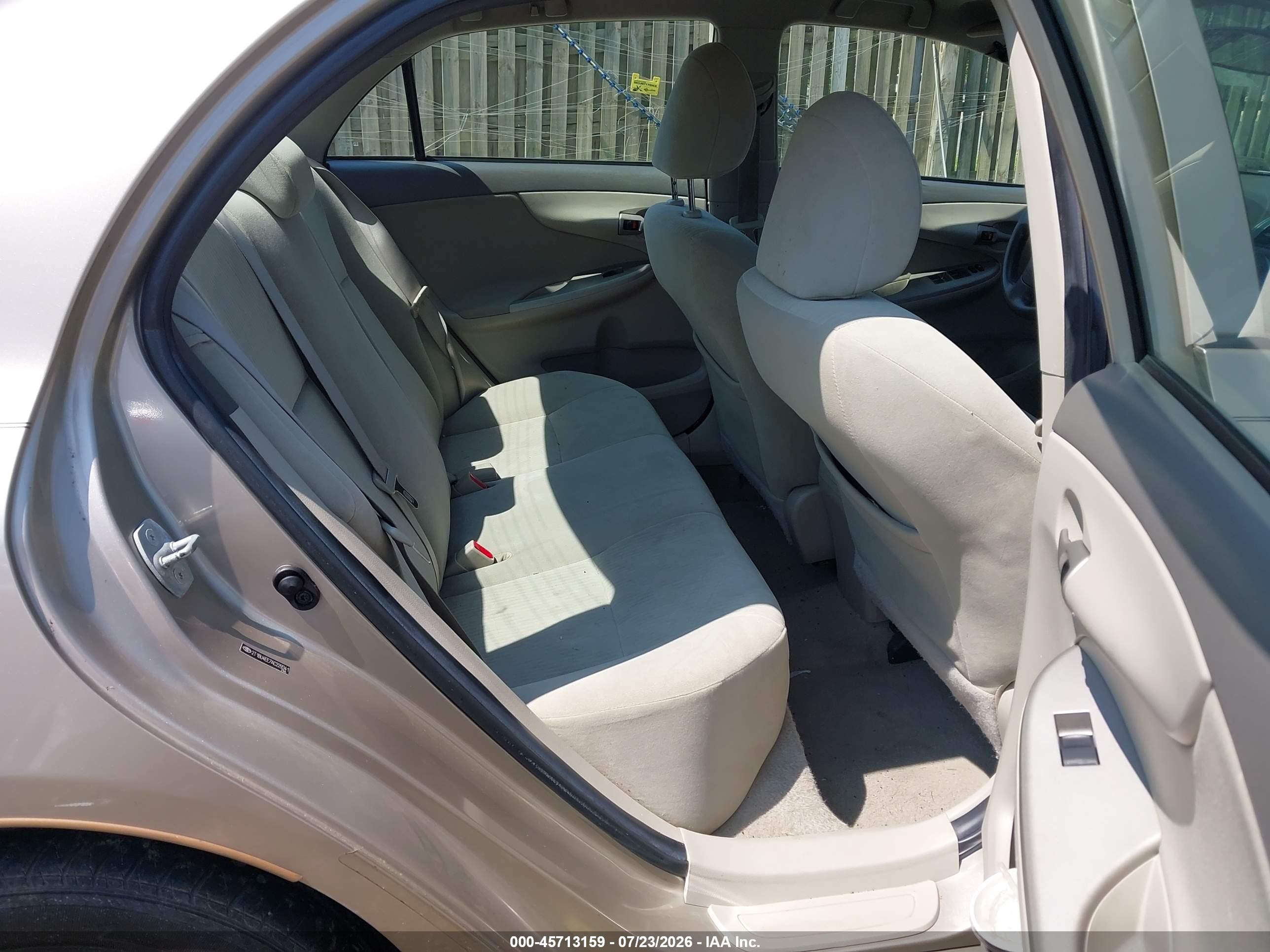 2010 Toyota Corolla Le Gold vin: 2T1BU4EE7AC229341