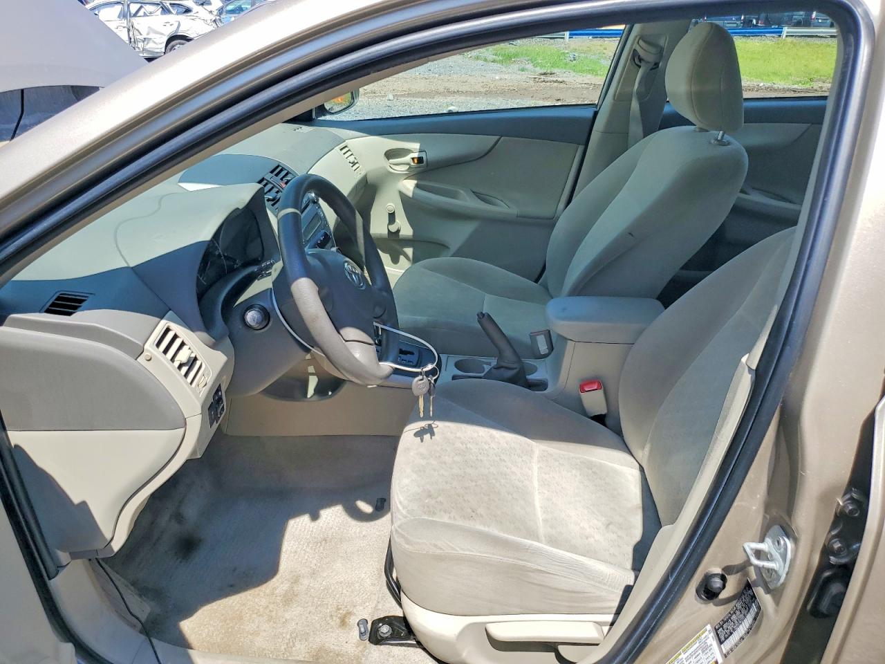2010 Toyota Corolla Base Tan vin: 2T1BU4EE7AC231087