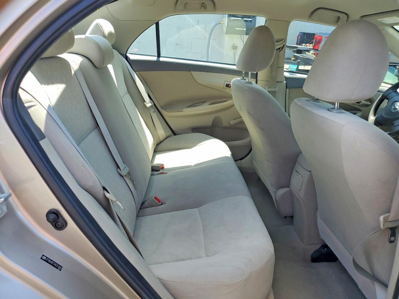2010 Toyota Corolla Base Tan vin: 2T1BU4EE7AC231087