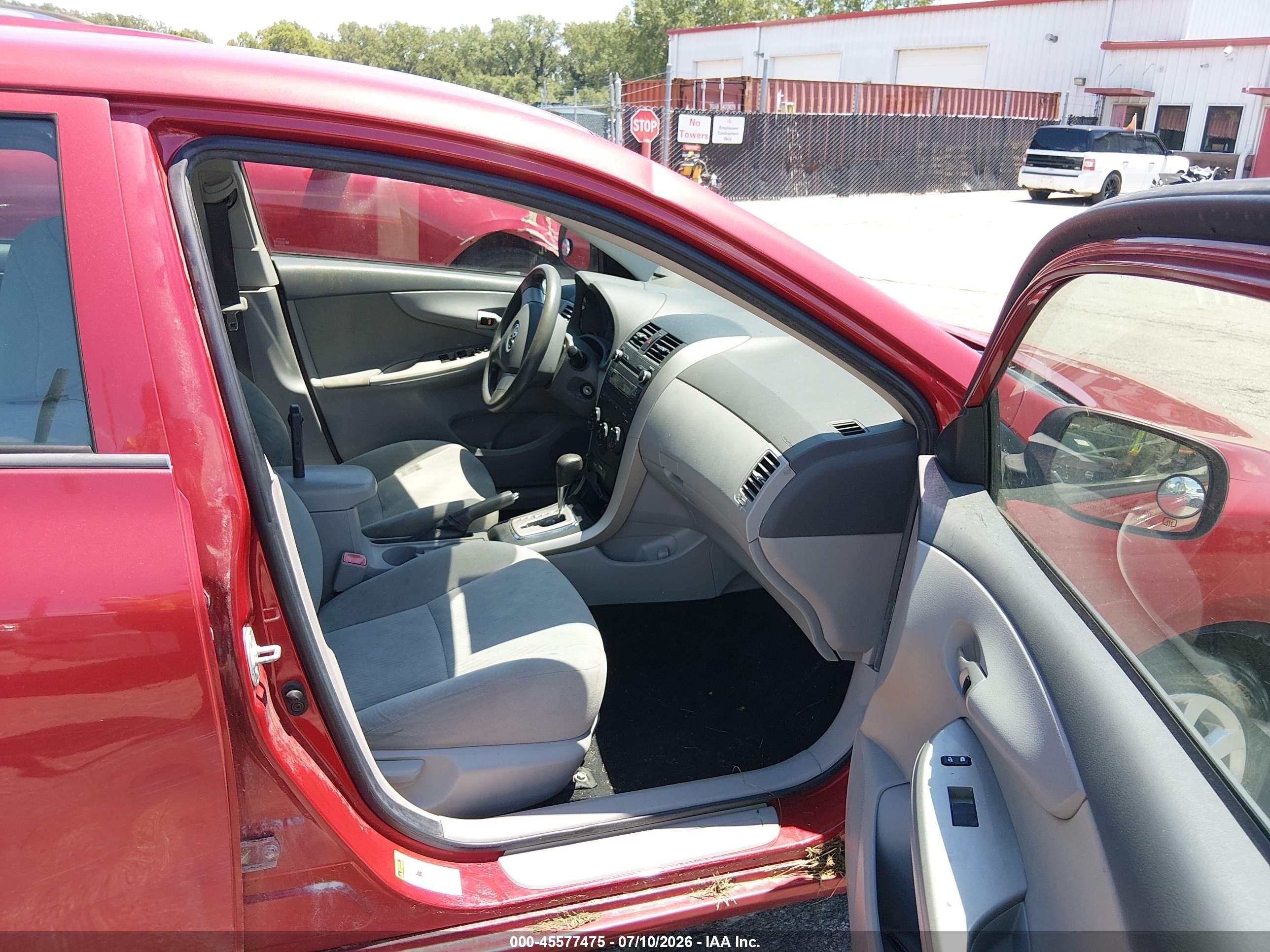 2010 Toyota Corolla Le Red vin: 2T1BU4EE7AC232689
