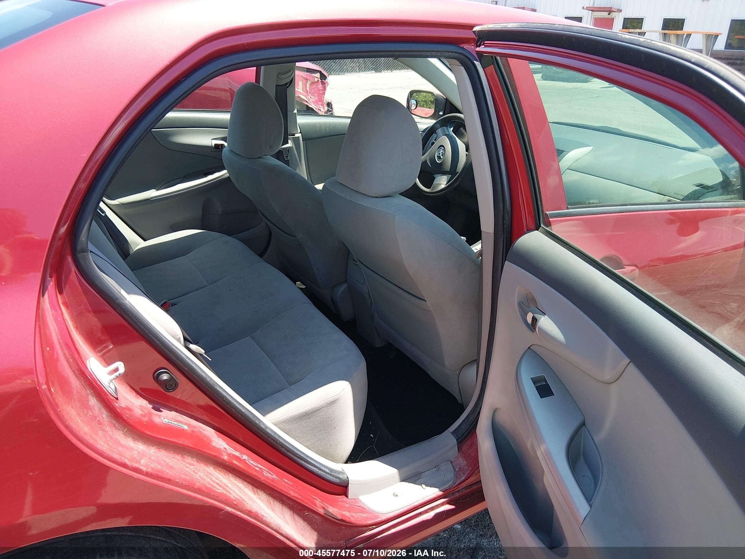 2010 Toyota Corolla Le Red vin: 2T1BU4EE7AC232689