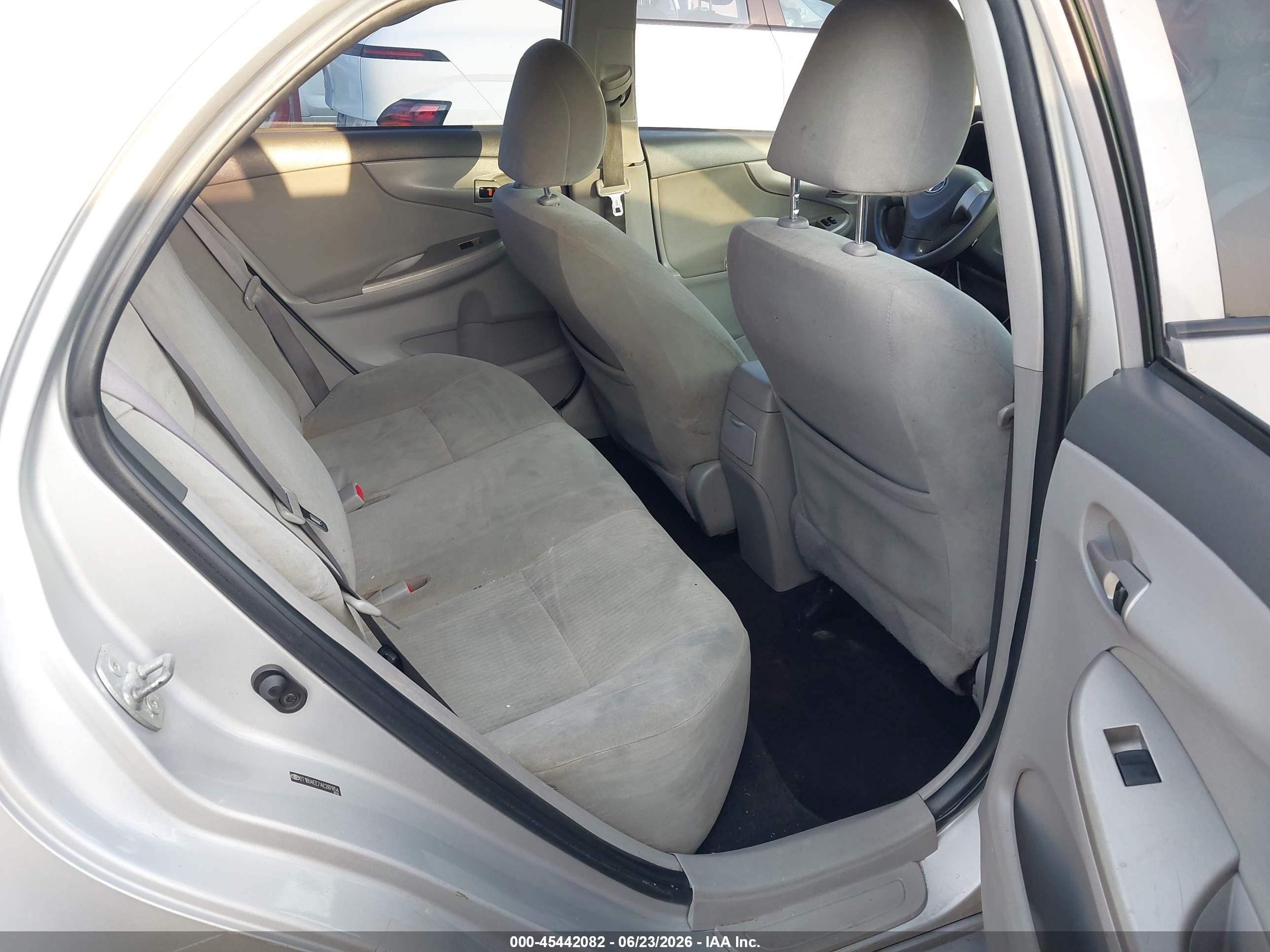 2010 Toyota Corolla Le Silver vin: 2T1BU4EE7AC287854
