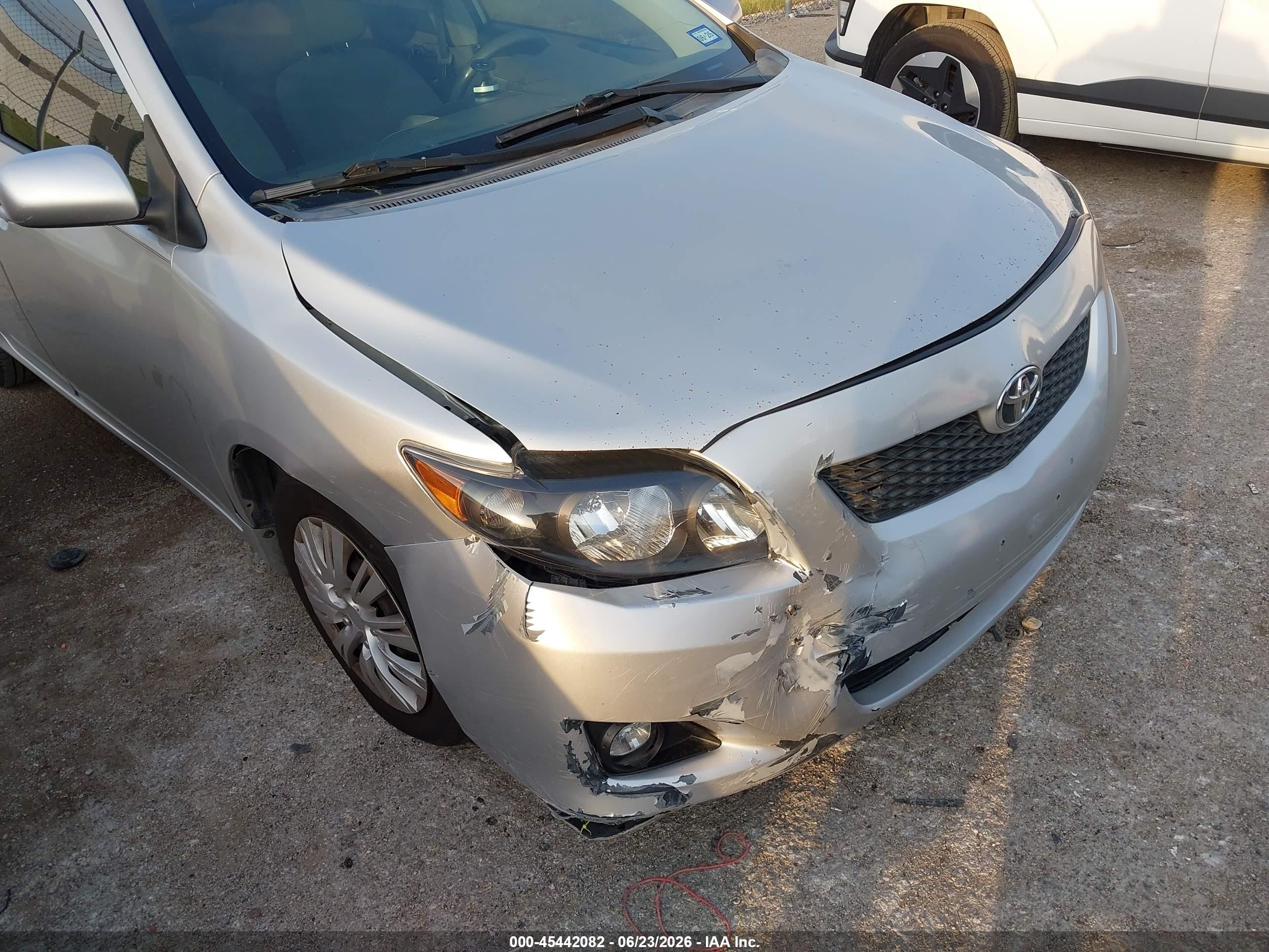 2010 Toyota Corolla Le Silver vin: 2T1BU4EE7AC287854