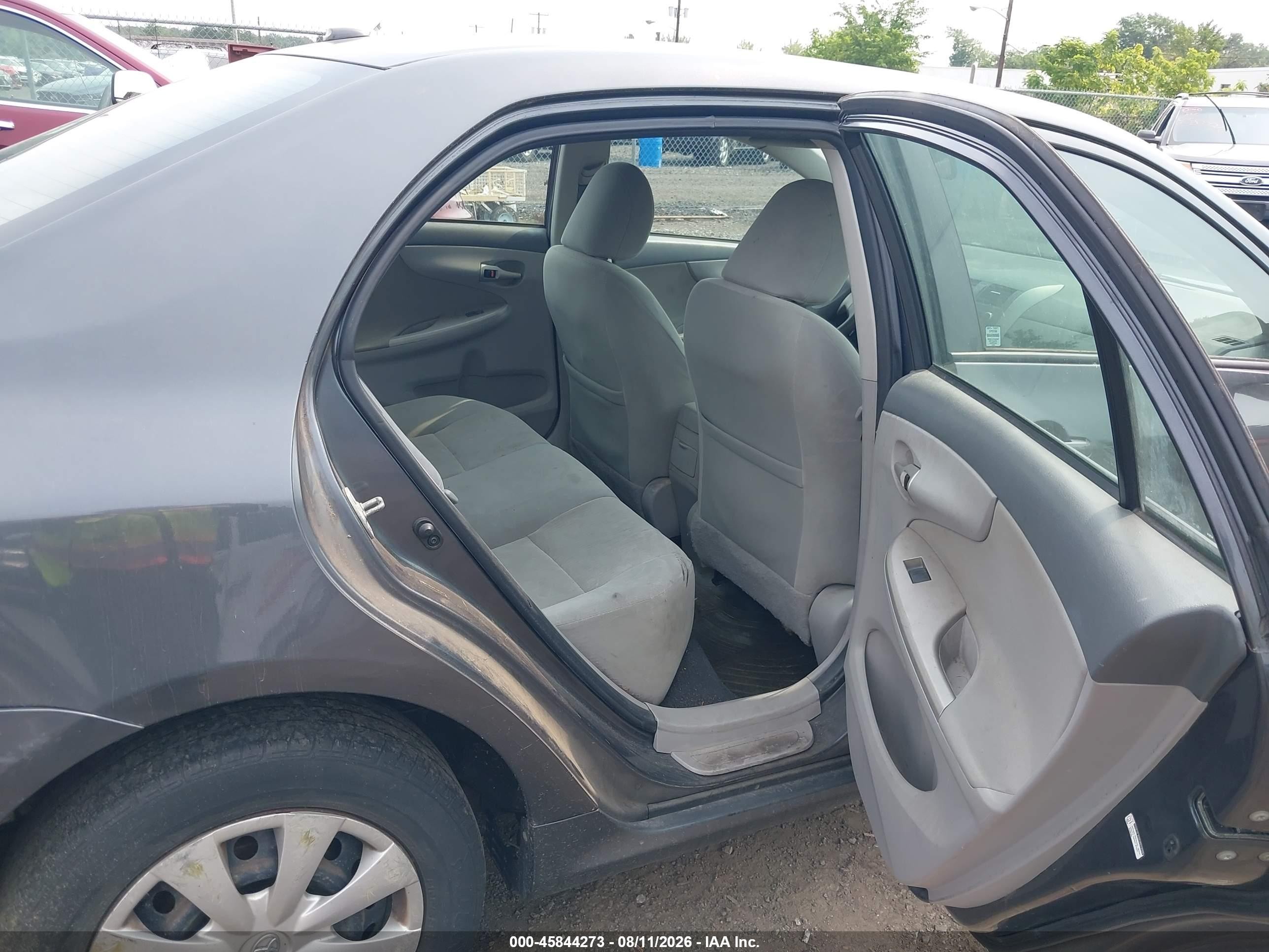 2010 Toyota Corolla Le Gray vin: 2T1BU4EE7AC301235