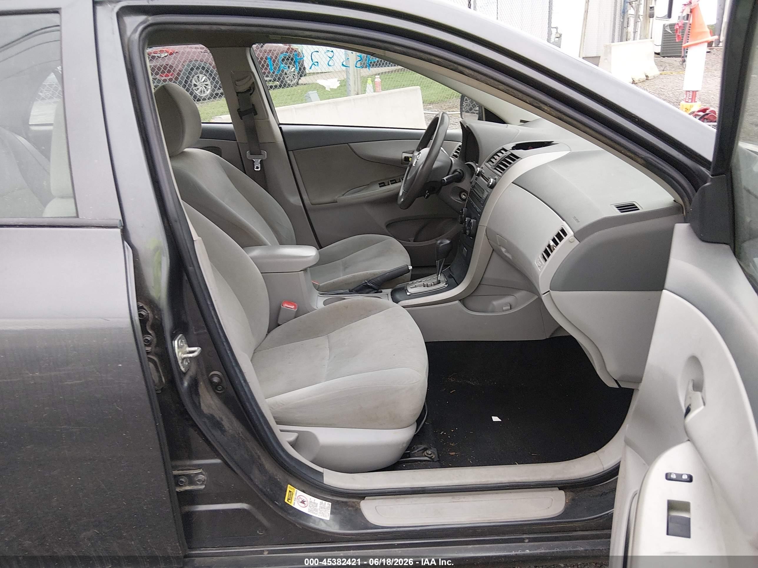 2010 Toyota Corolla Le Gray vin: 2T1BU4EE7AC320299
