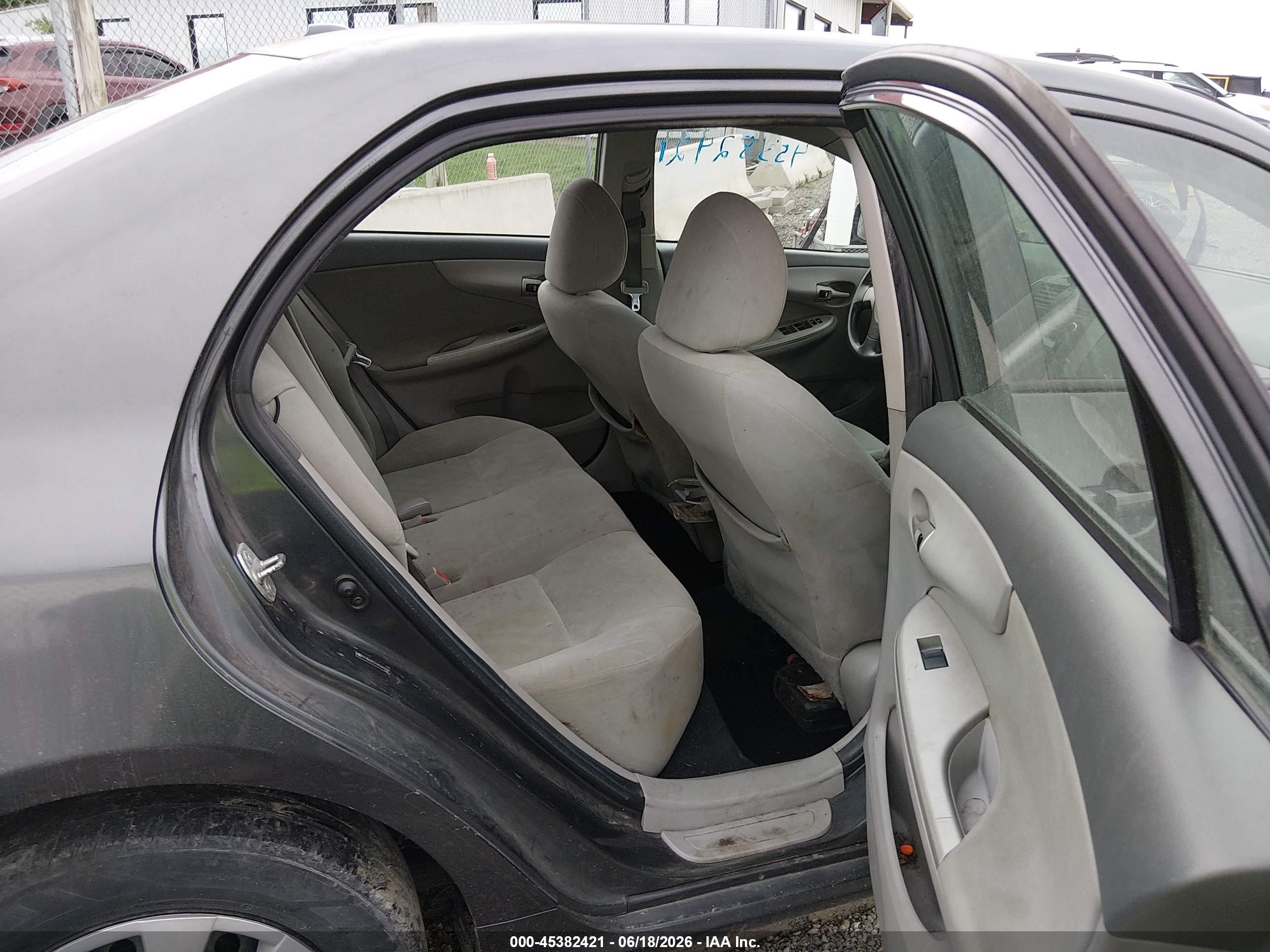 2010 Toyota Corolla Le Gray vin: 2T1BU4EE7AC320299