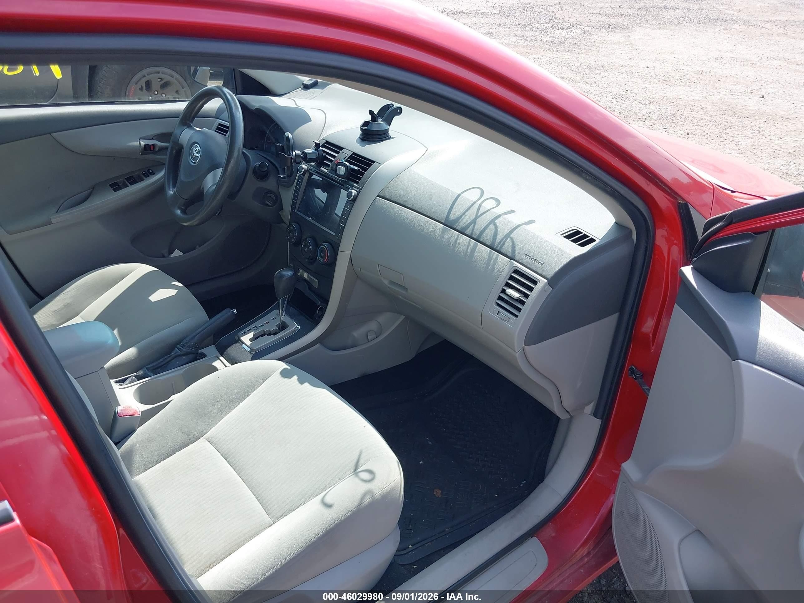 2010 Toyota Corolla Le Red vin: 2T1BU4EE7AC334669