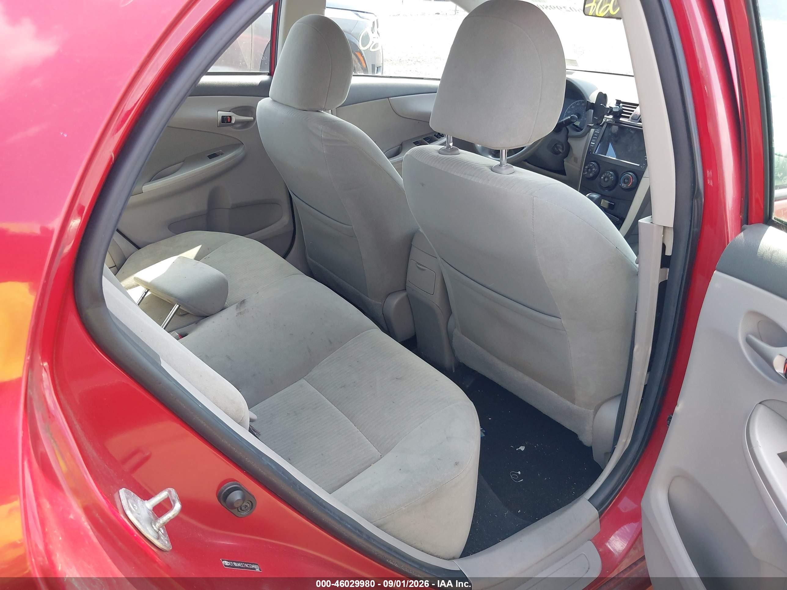 2010 Toyota Corolla Le Red vin: 2T1BU4EE7AC334669