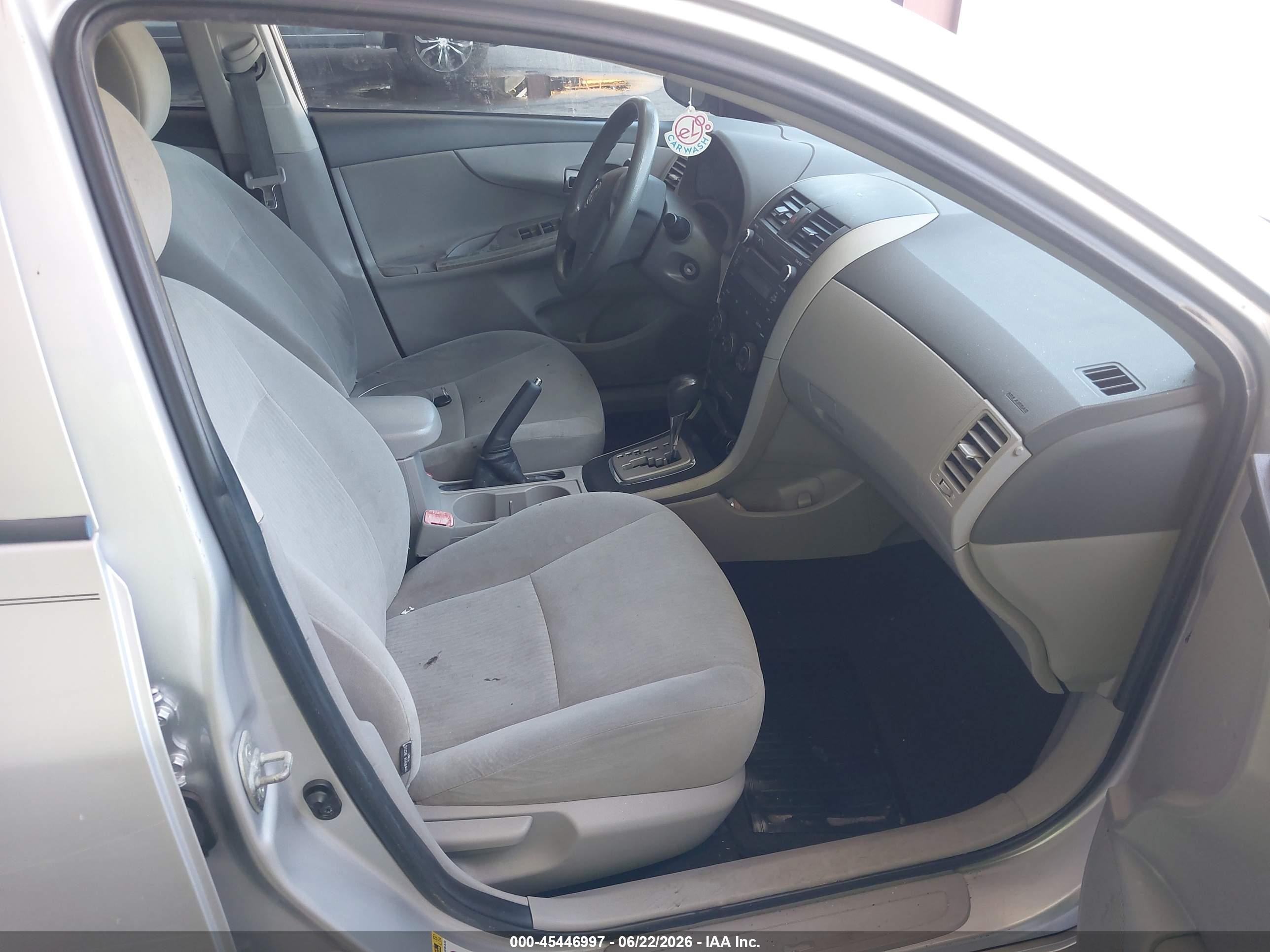 2010 Toyota Corolla Le Silver vin: 2T1BU4EE7AC343470