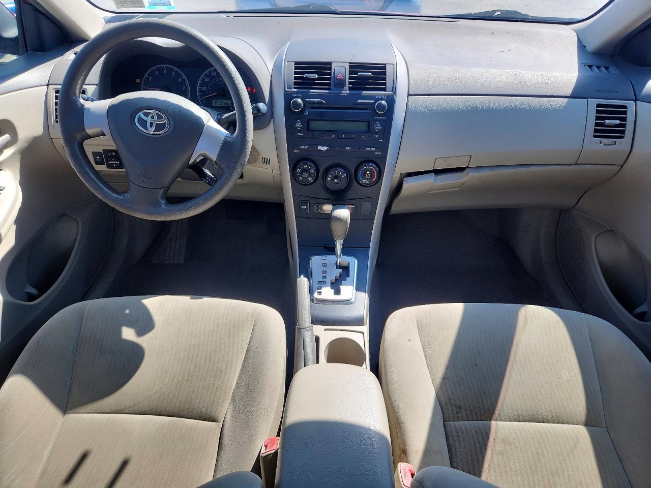 2010 Toyota Corolla Le Red vin: 2T1BU4EE7AC358454