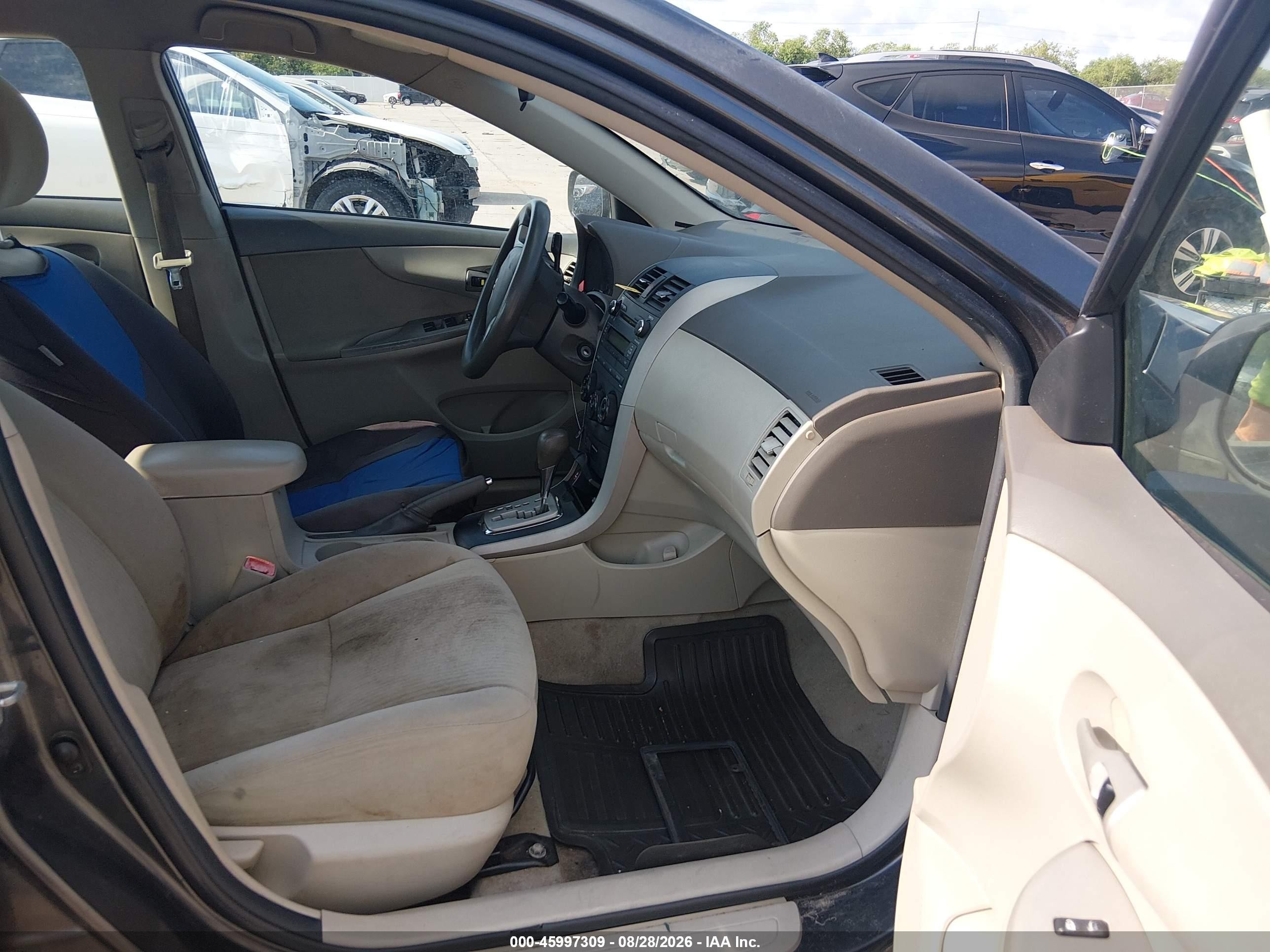 2010 Toyota Corolla Le Gray vin: 2T1BU4EE7AC383841