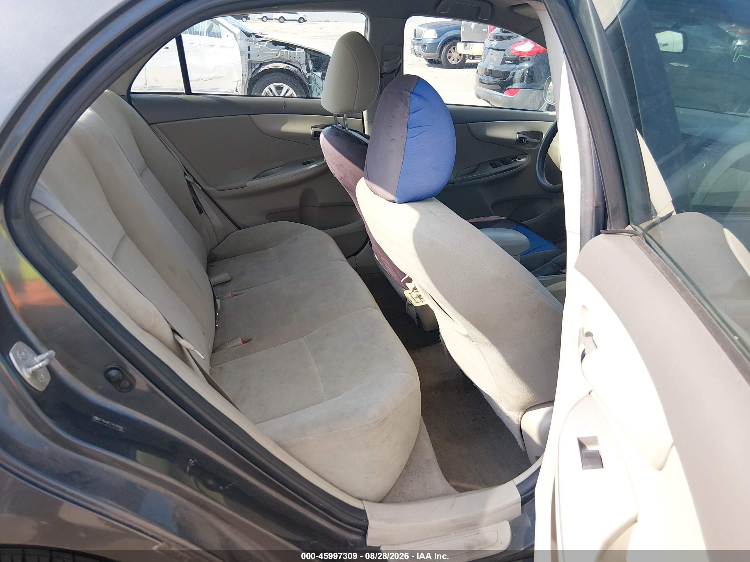 2010 Toyota Corolla Le Gray vin: 2T1BU4EE7AC383841