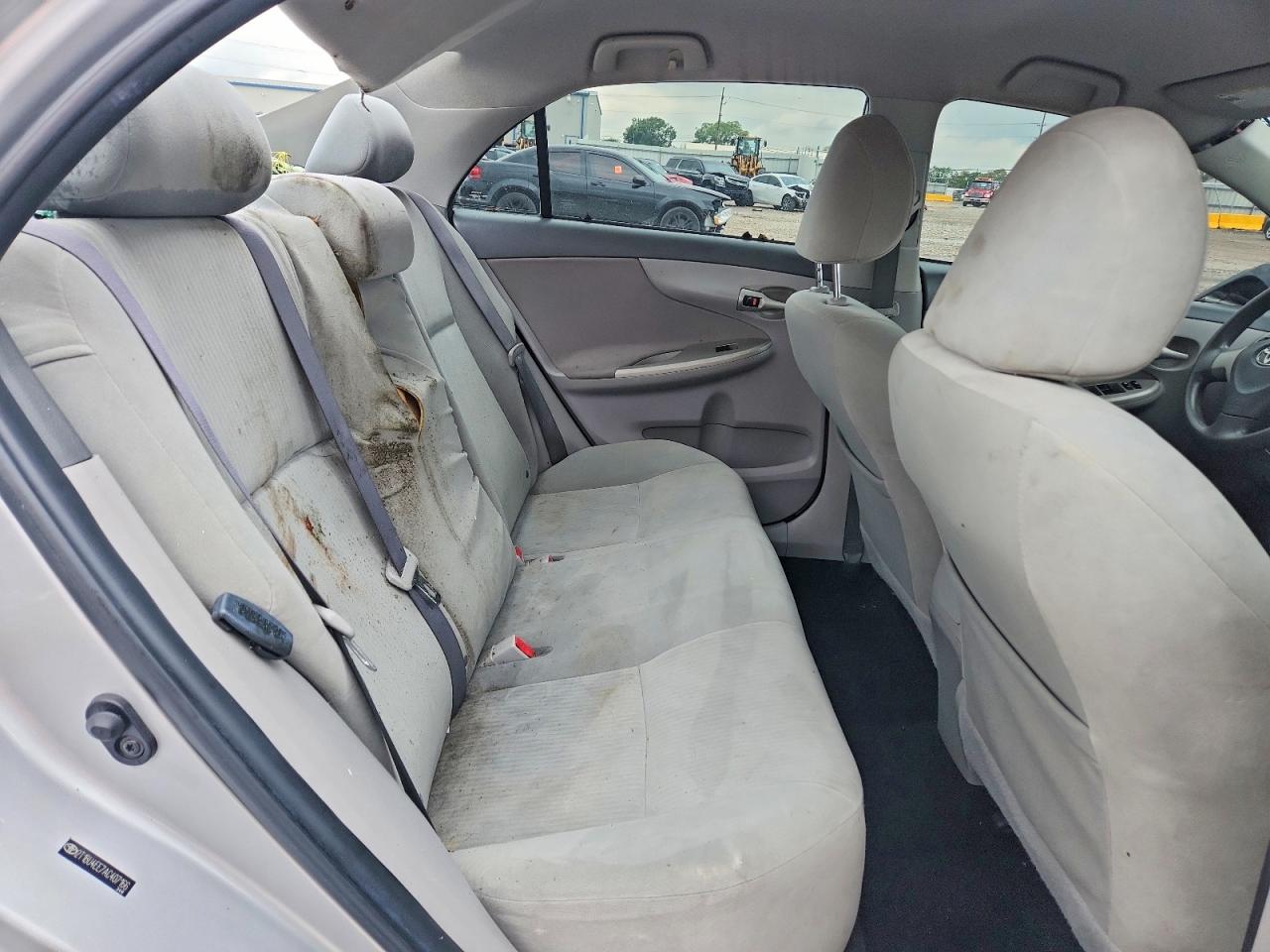 2010 Toyota Corolla Le Silver vin: 2T1BU4EE7AC407166