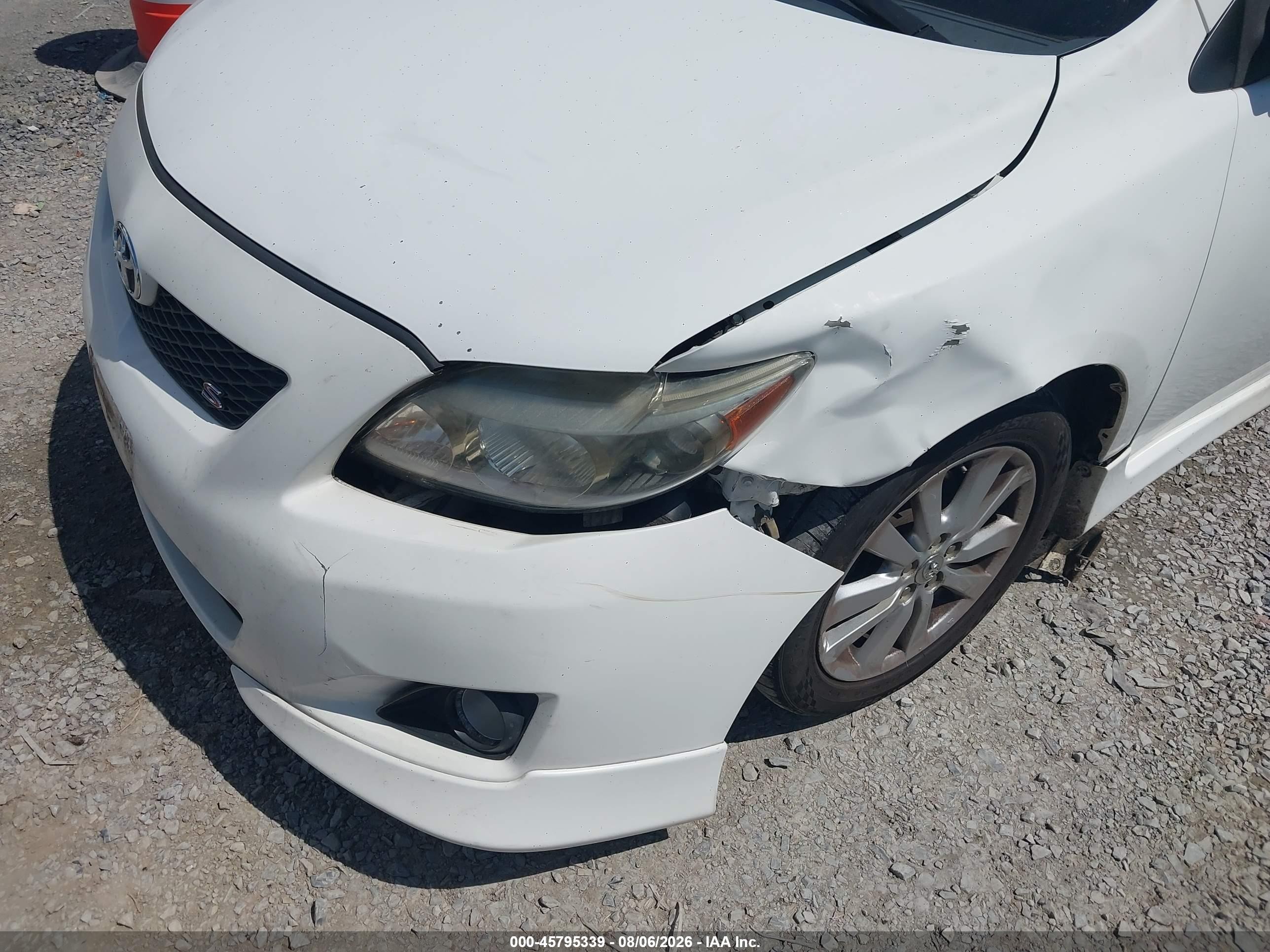 2010 Toyota Corolla S Белый vin: 2T1BU4EE7AC494938