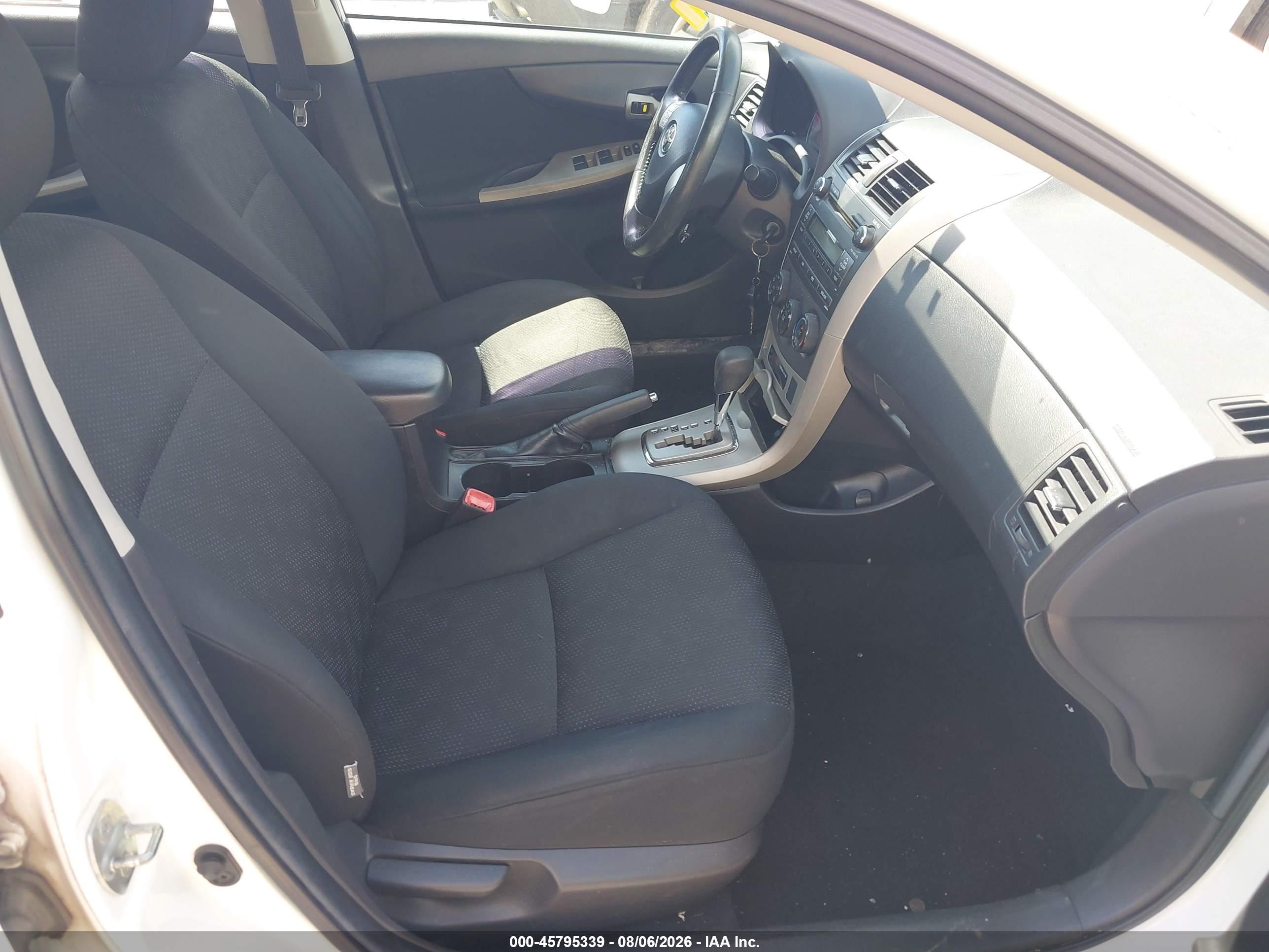 2010 Toyota Corolla S Белый vin: 2T1BU4EE7AC494938