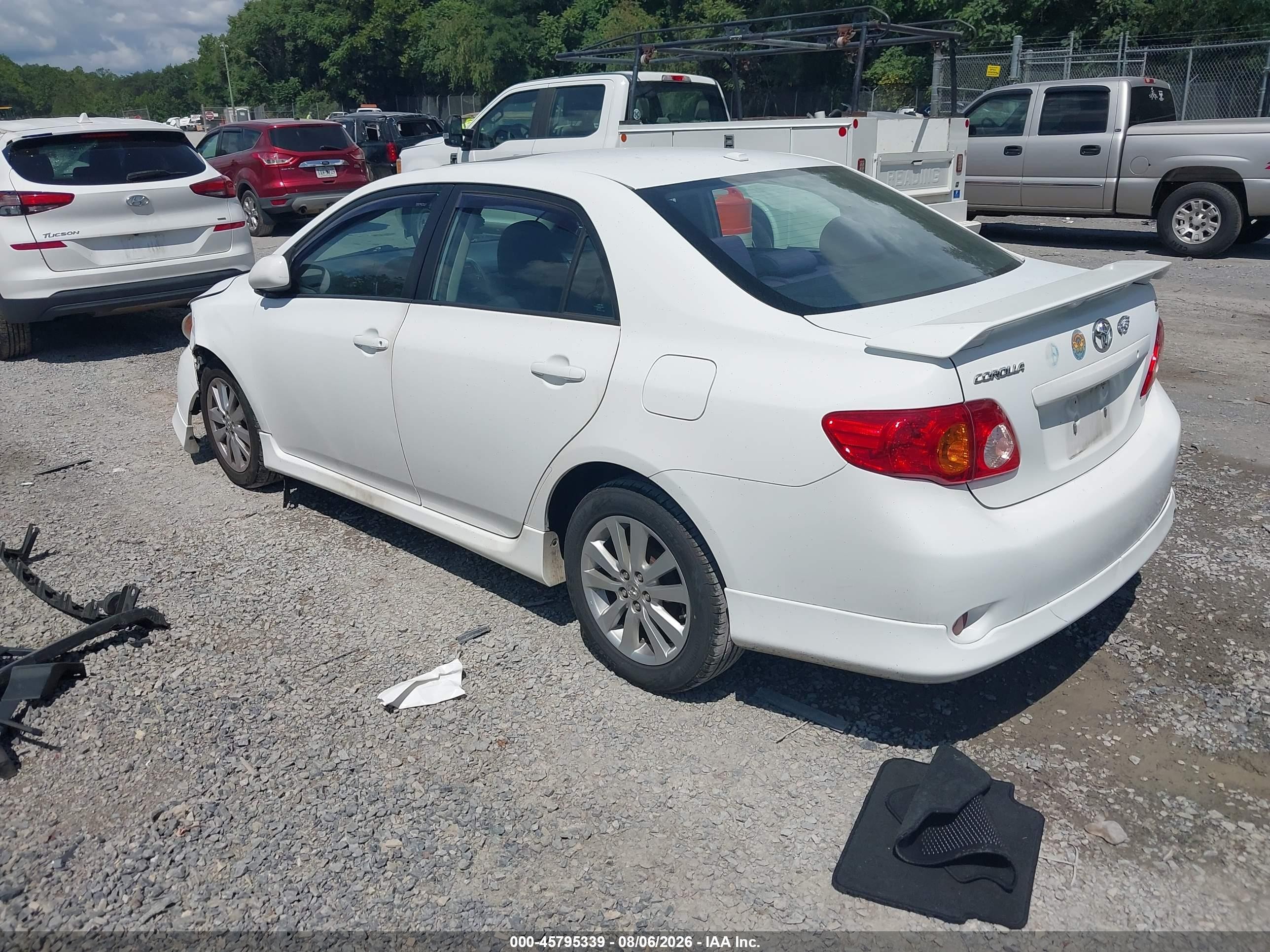 2010 Toyota Corolla S Белый vin: 2T1BU4EE7AC494938