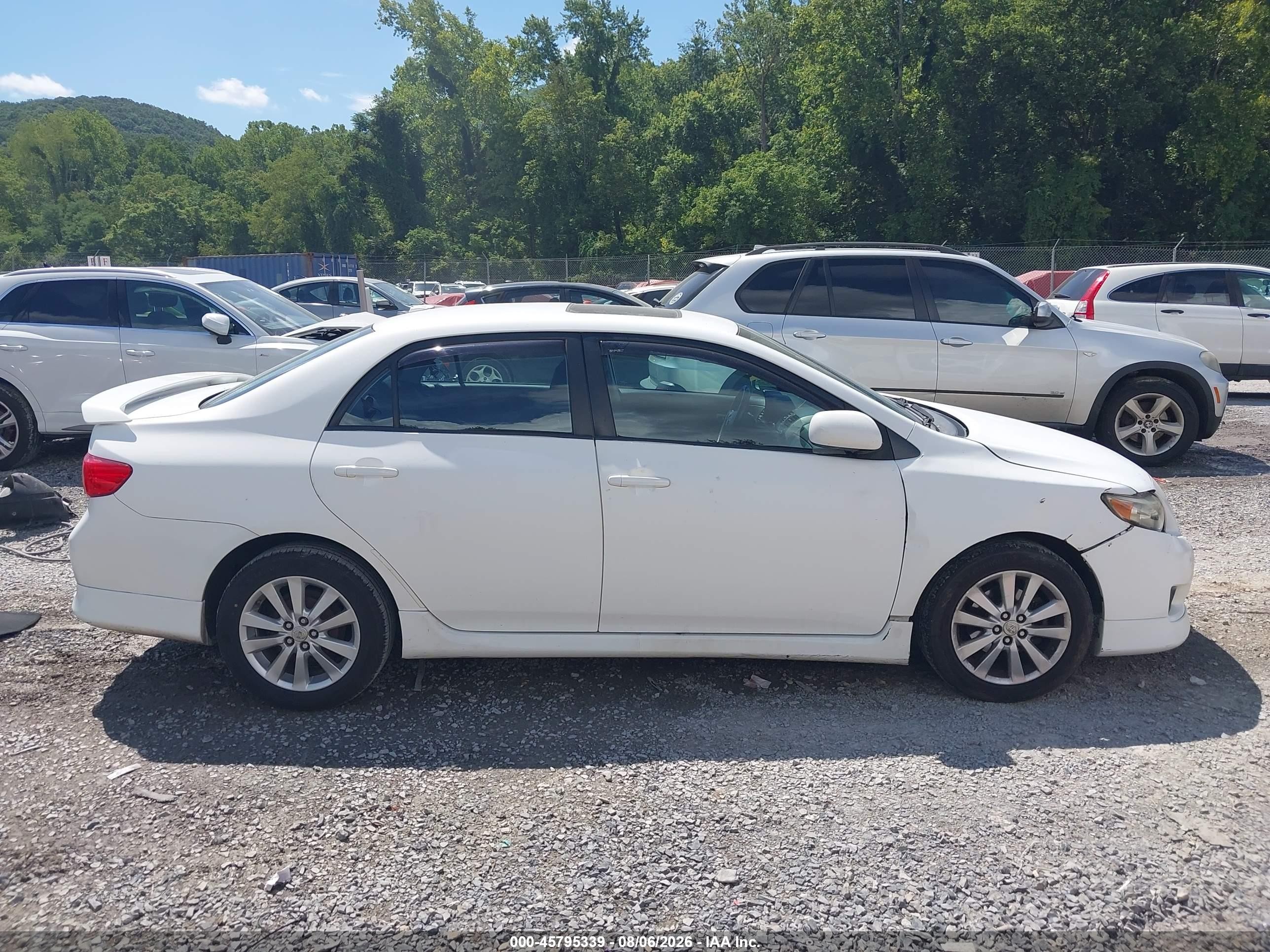 2010 Toyota Corolla S Белый vin: 2T1BU4EE7AC494938