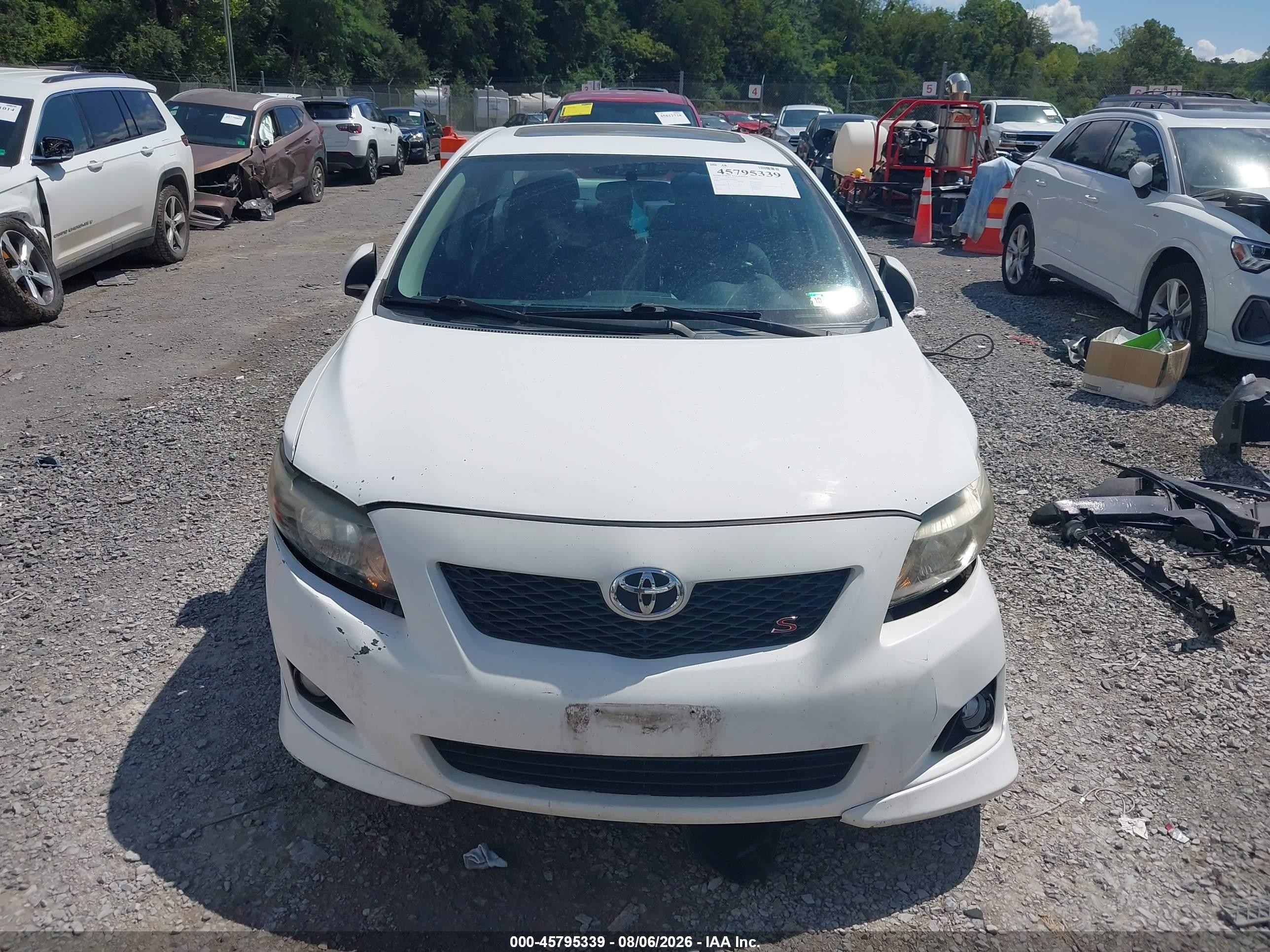 2010 Toyota Corolla S Белый vin: 2T1BU4EE7AC494938